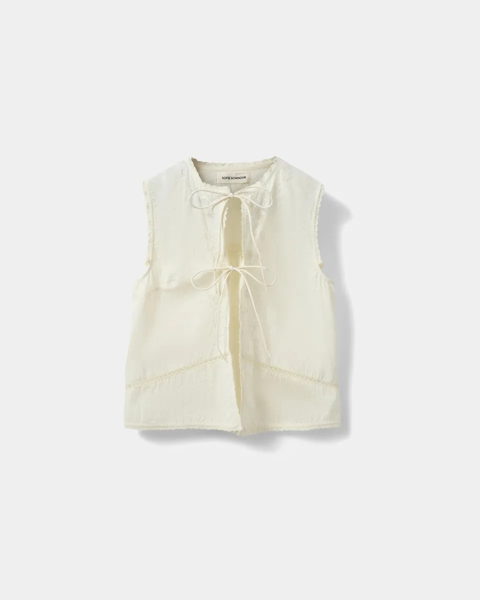 sofie-schnoor-women-acaciasw-top-offwhite-stickerei image 1