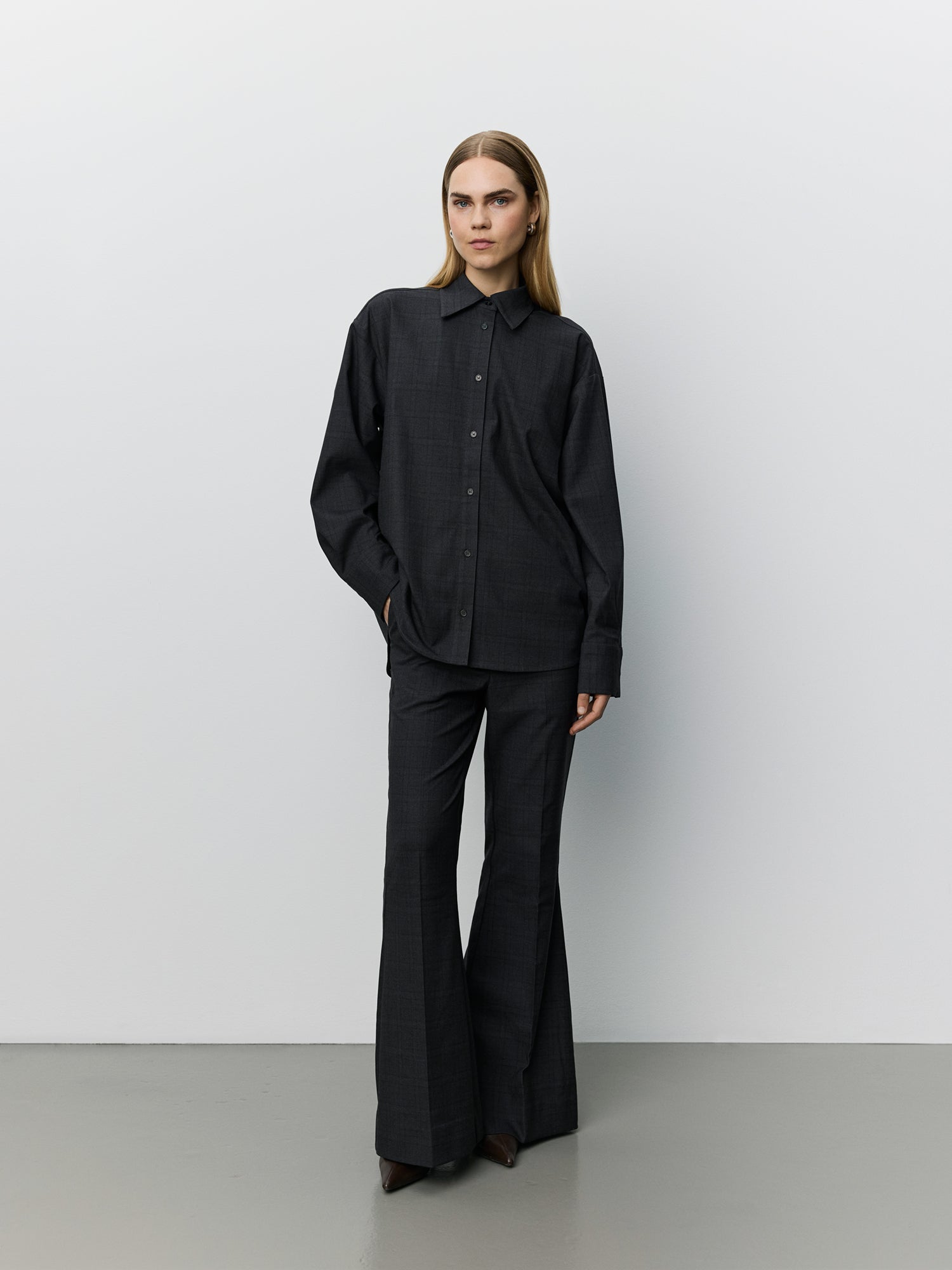sofie-schnoor-women-simasw-oversized-shirt-grau-karo image 2