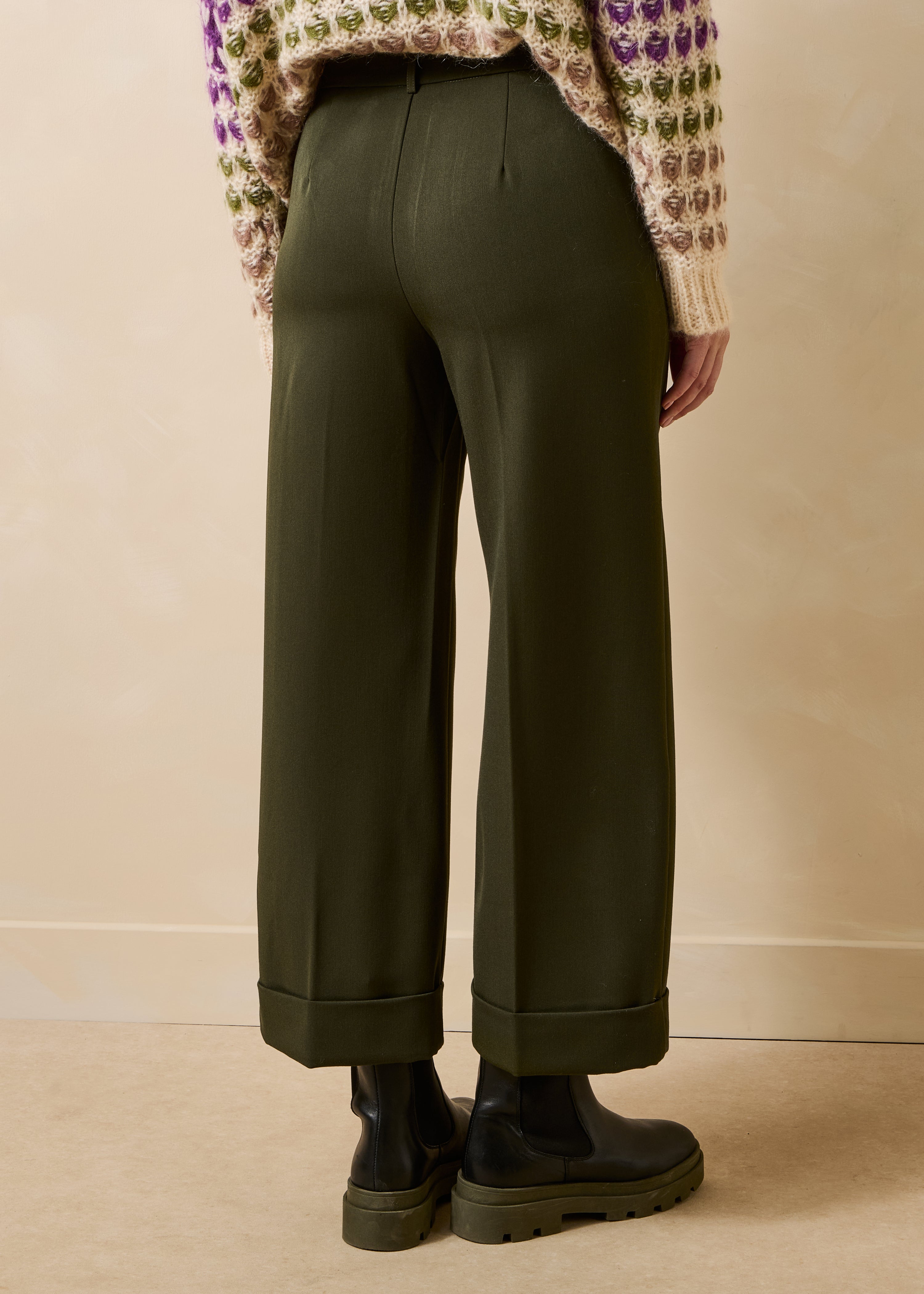la-f-e-marabout-e-enik-cropped-hose-kaki-hoher-bund image 3