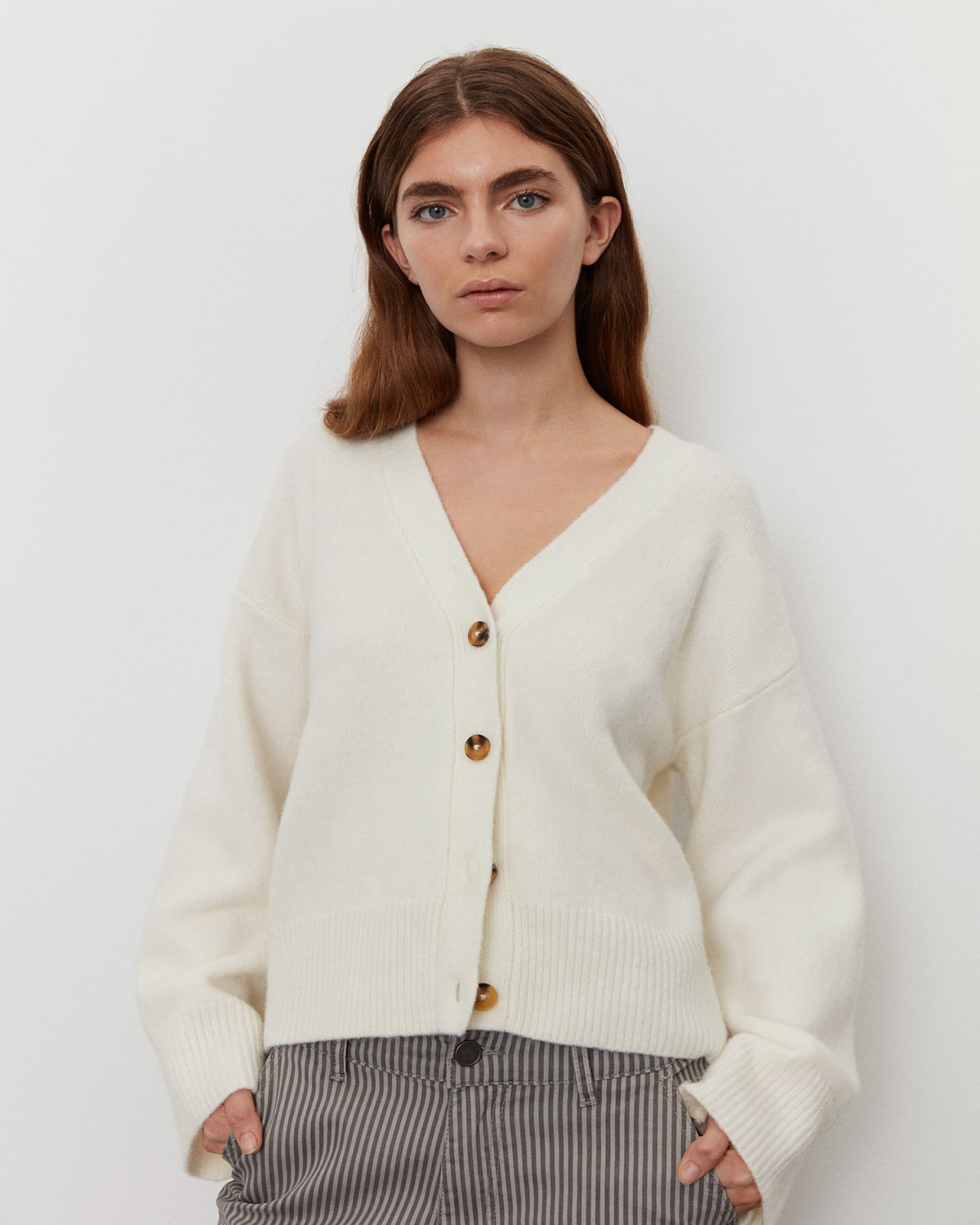 sofie-schnoor-women-levasw-cardigan-off-white-wolle image 2