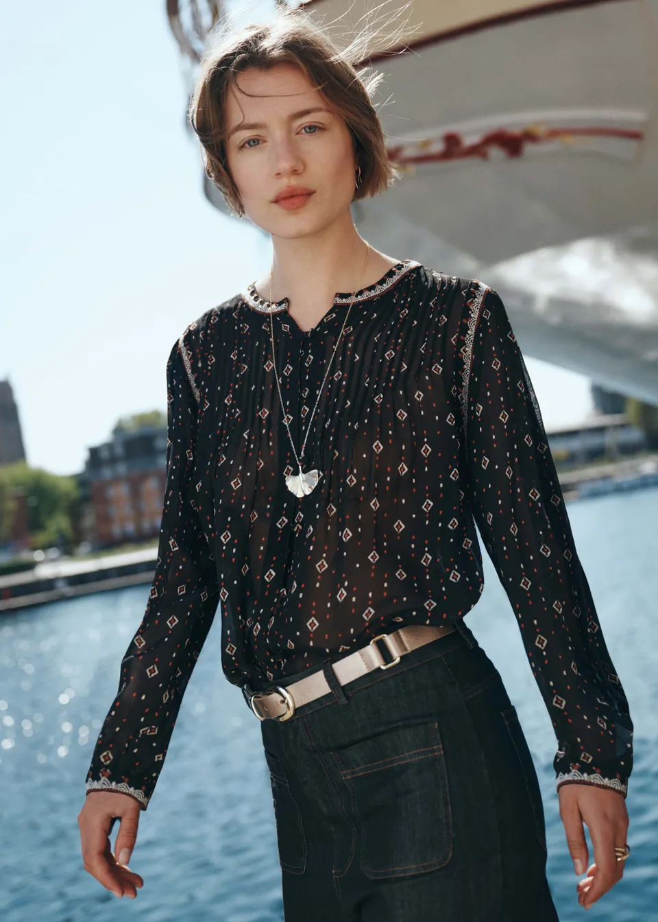 la-f-e-marabout-e-gambri-bluse-schwarz-crepe-stickerei image 1