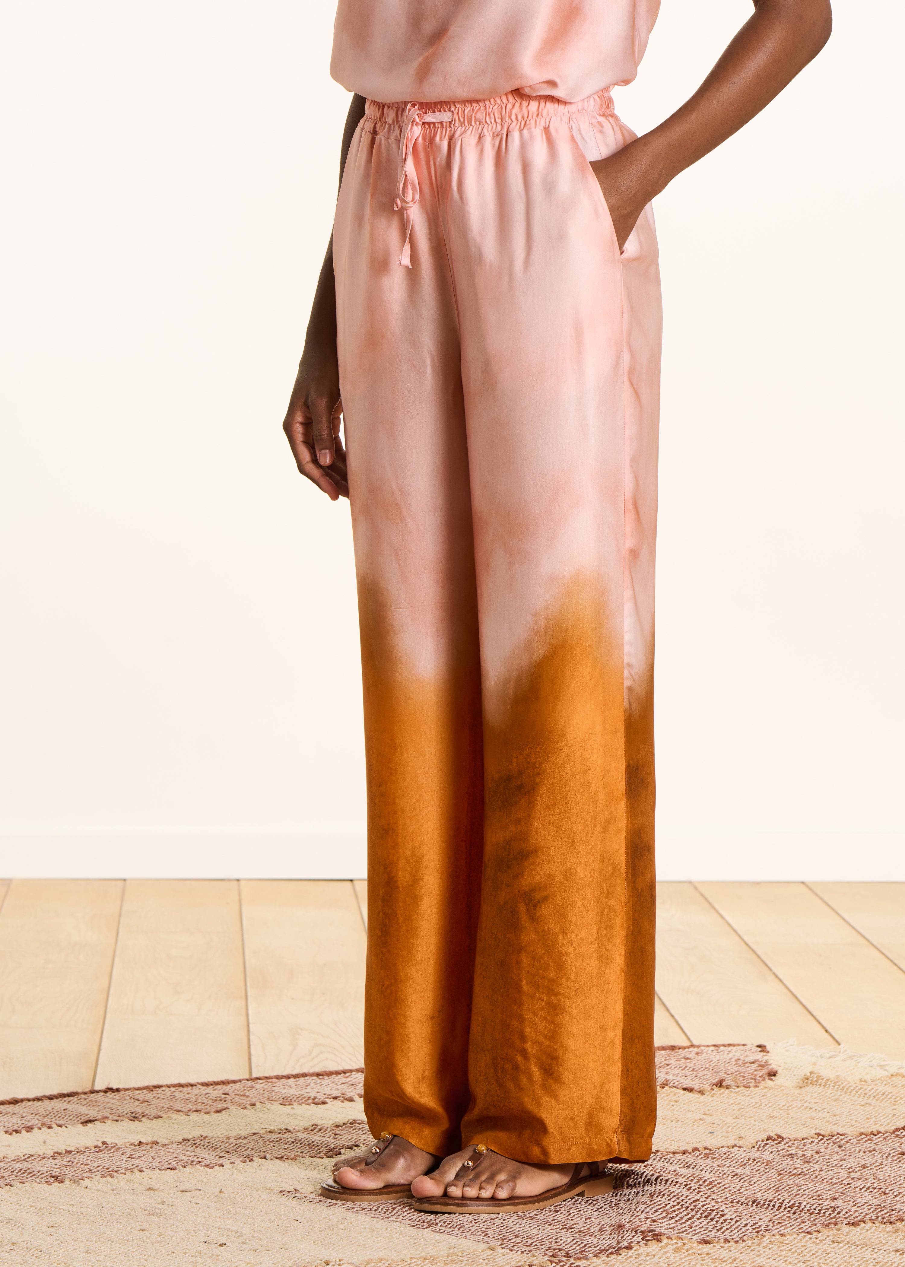 la-f-e-marabout-e-bacchia-hose-rosa-satin-tie-dye-weit image 2
