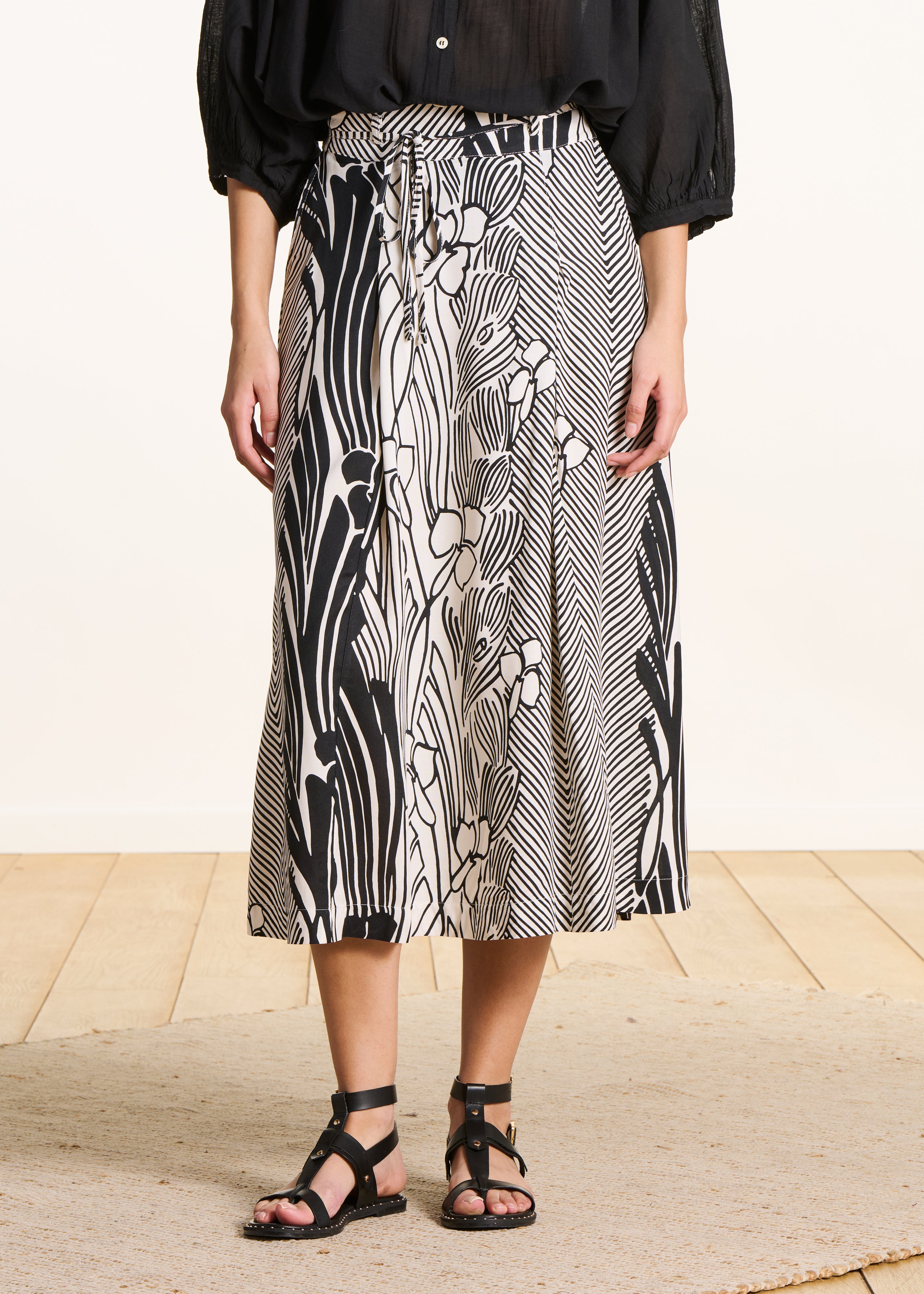 la-f-e-marabout-e-dalix-midirock-blumen-schwarz-wei image 2