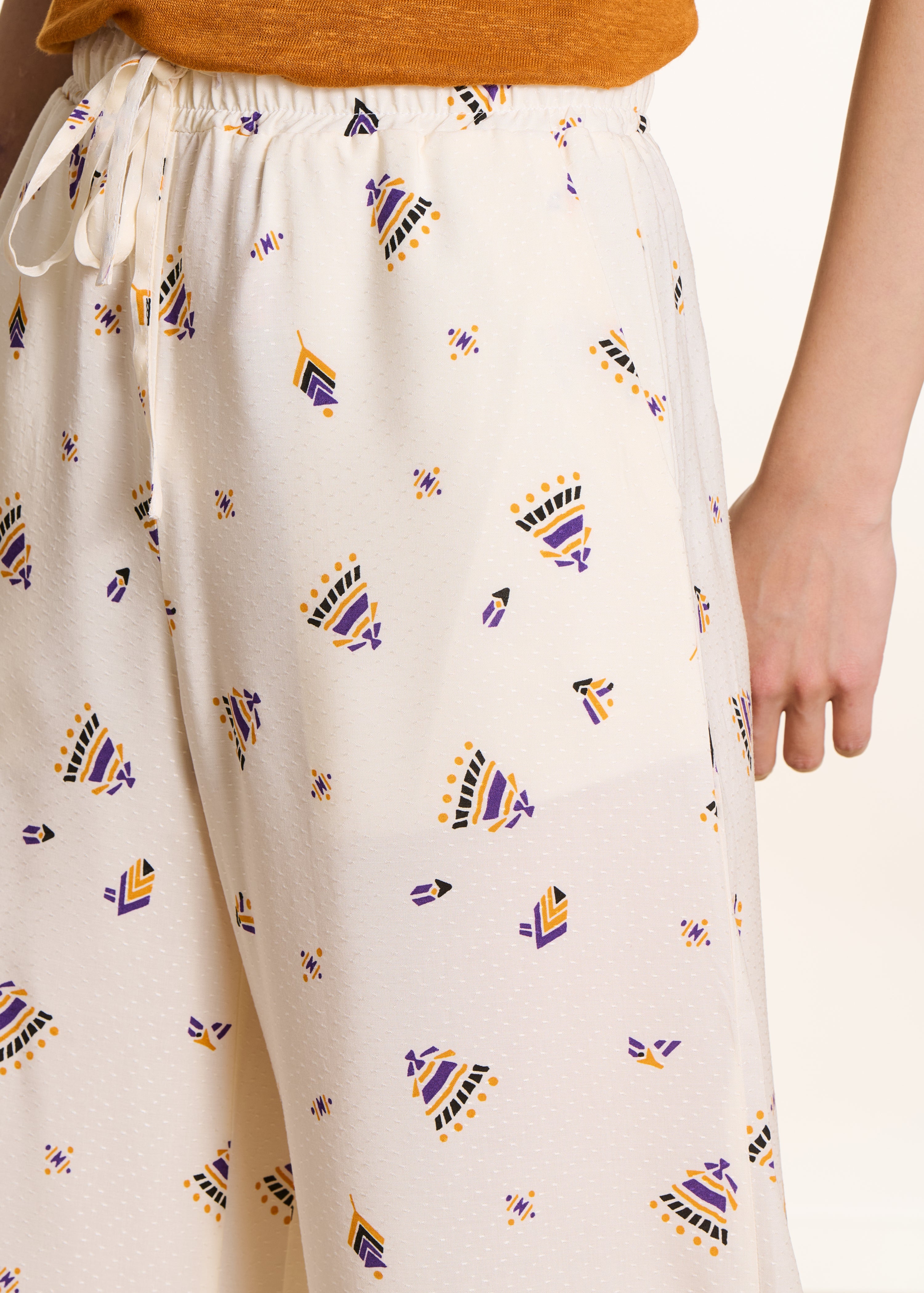 la-f-e-marabout-e-pantalons-pacao-weite-hose-ecru-ethno-print image 5