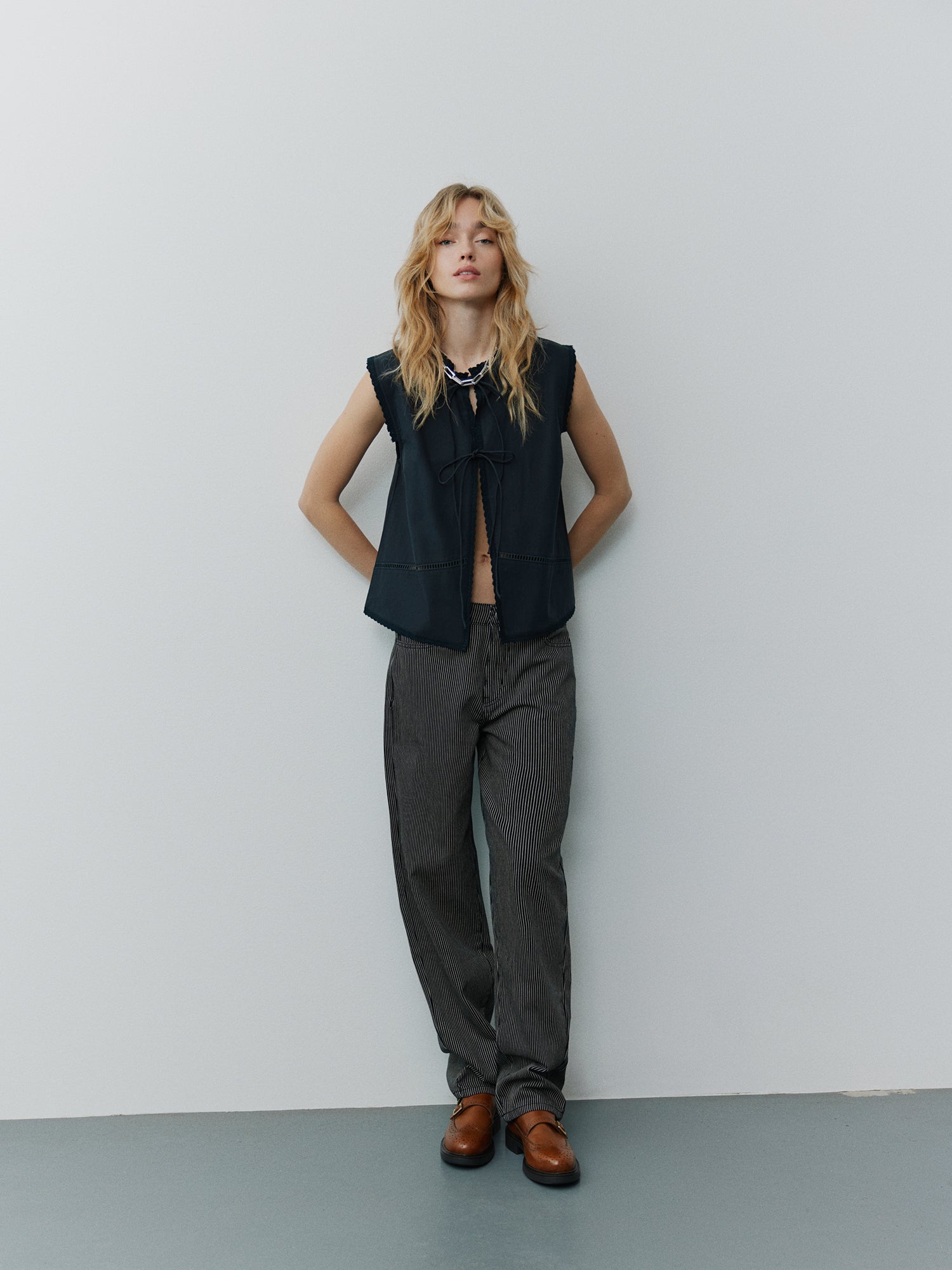 sofie-schnoor-women-tokyosw-jeans-dark-grey-striped-barrel image 2