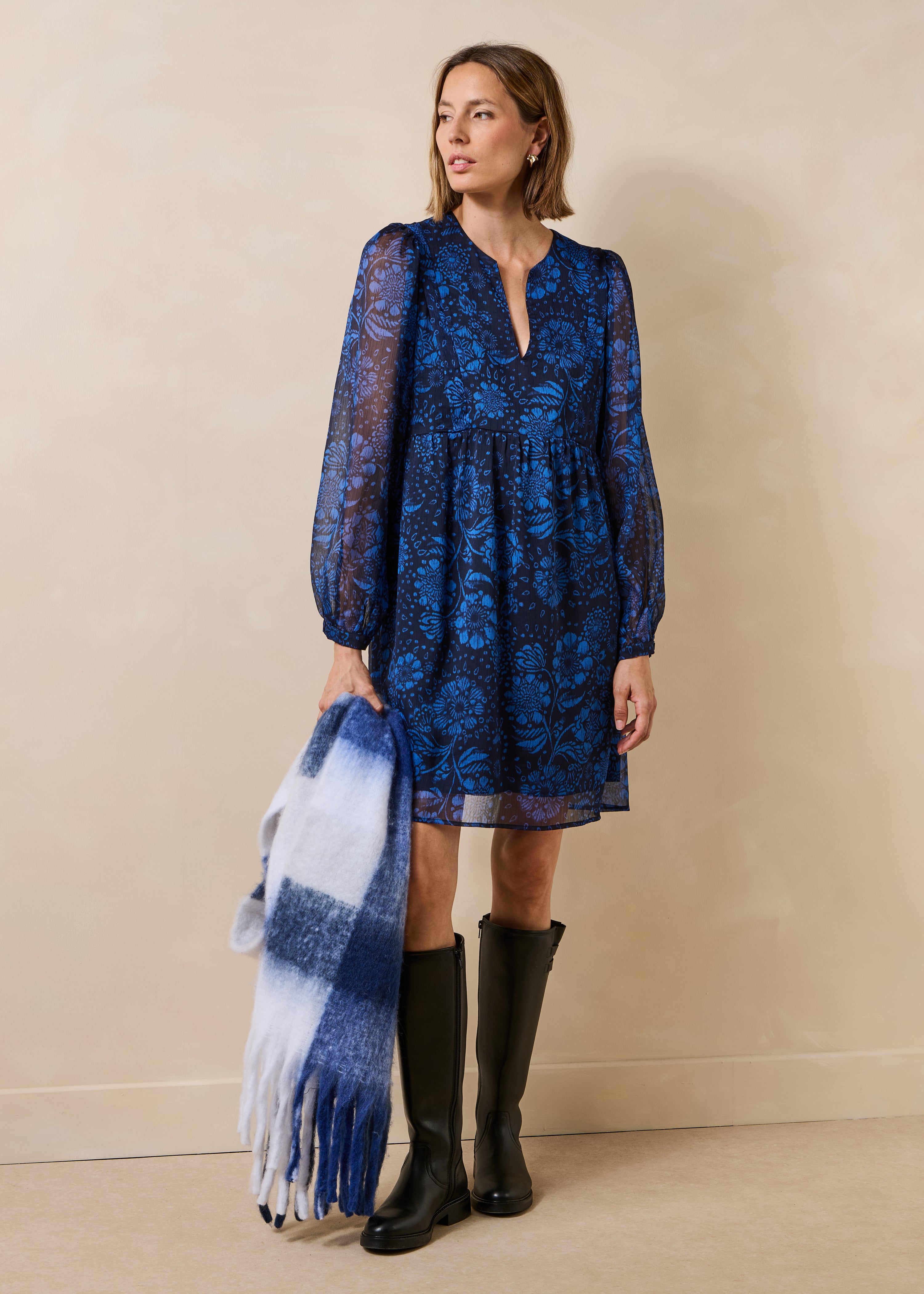 la-f-e-marabout-e-tasa-kleid-blau-floral-kurz image 1
