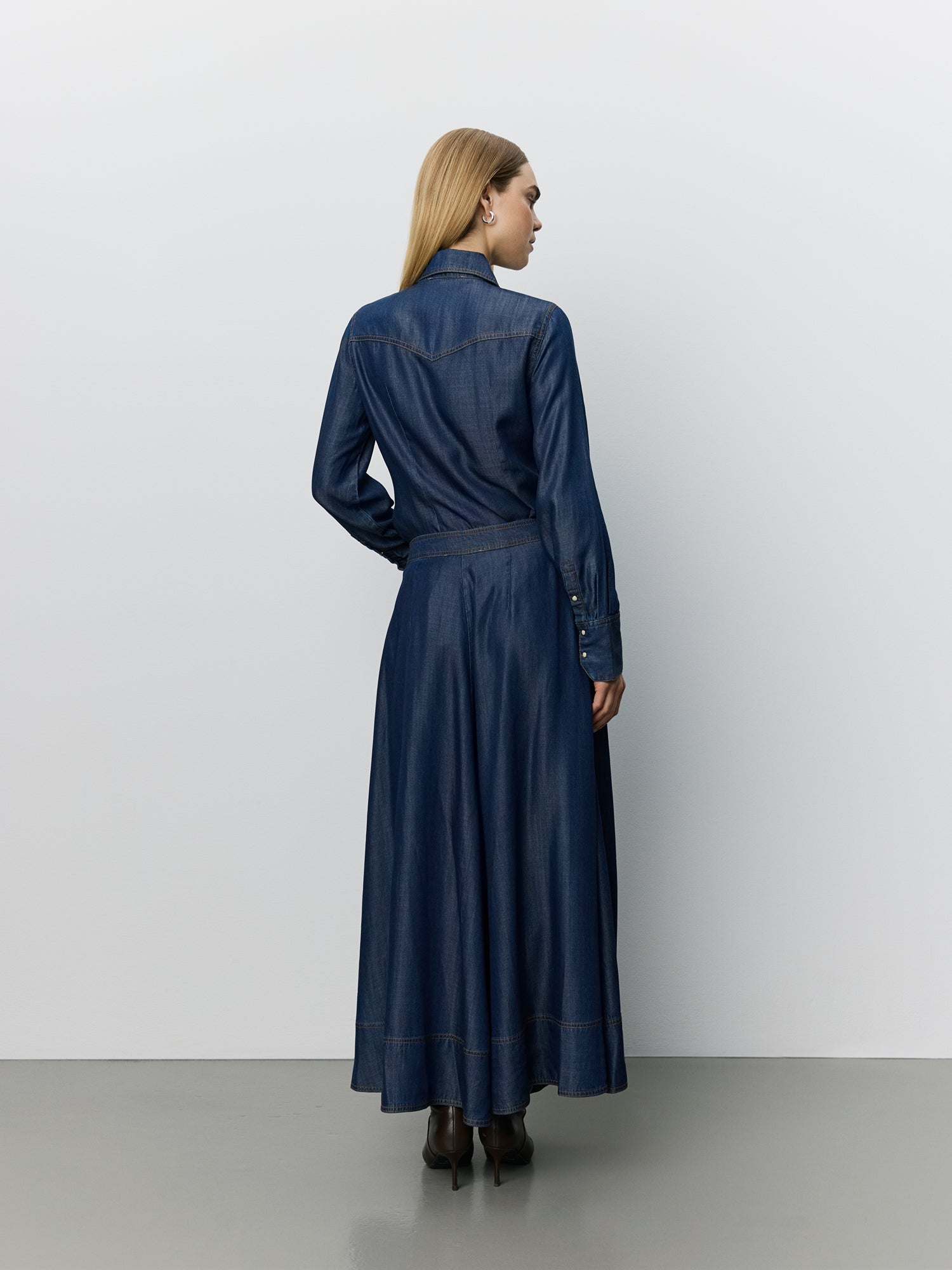 sofie-schnoor-women-wildysw-jeanshemd-dunkelblau-lyocell image 4