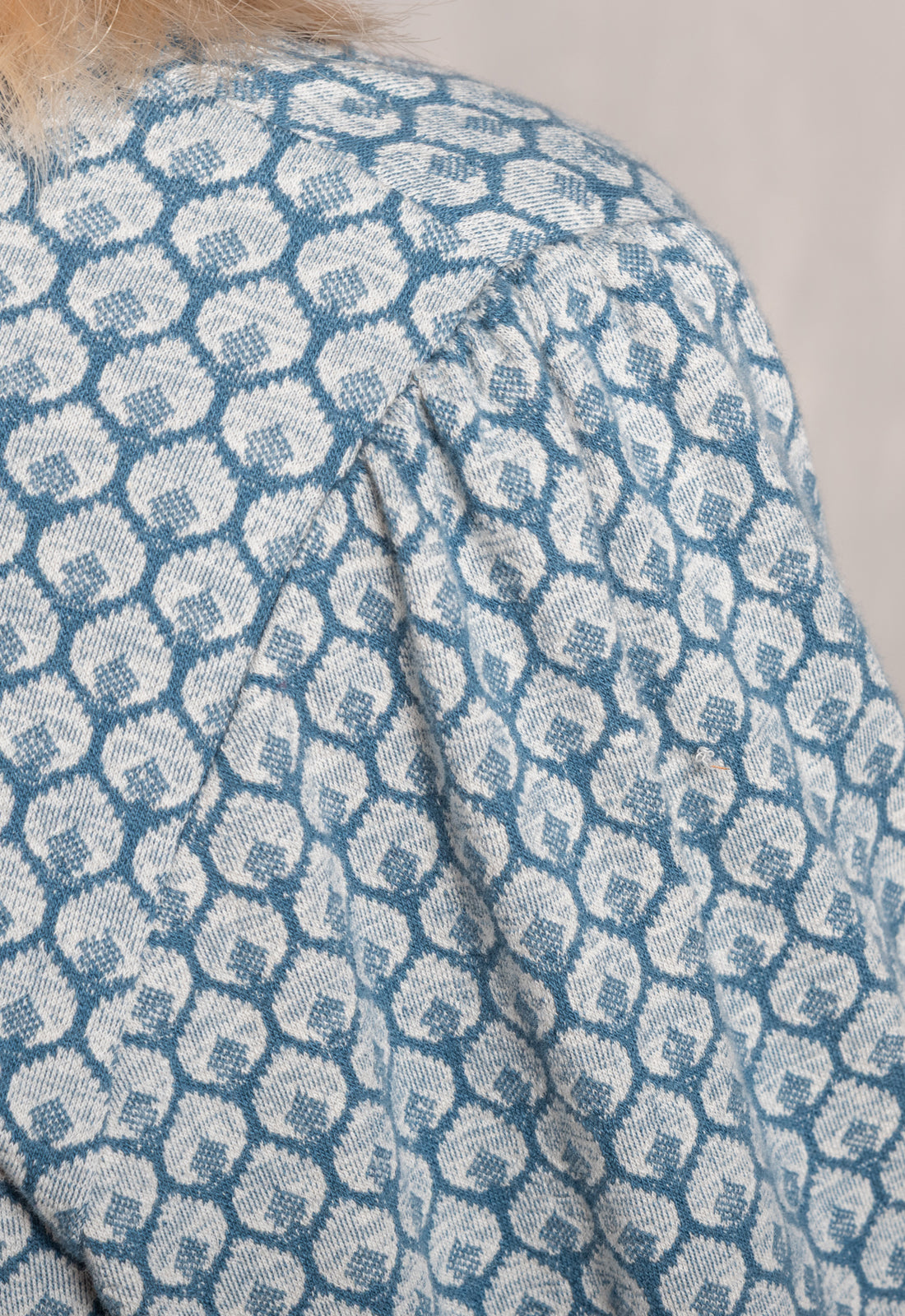 moshiki-dress-g4-jacquard-kleid-bio-baumwolle-v-ausschnitt image 5