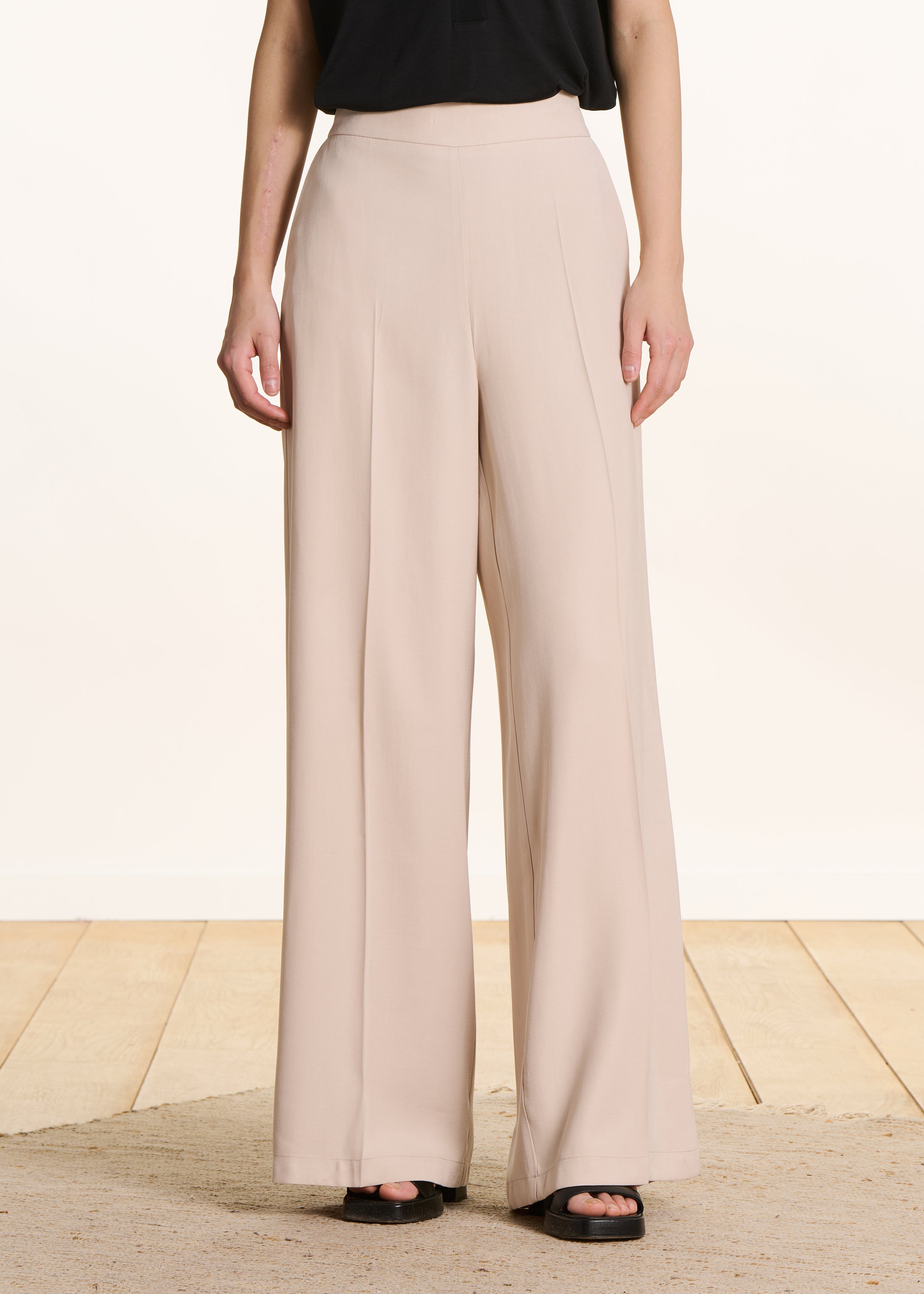 la-f-e-marabout-e-derick-hose-beige-high-waist-weit image 2
