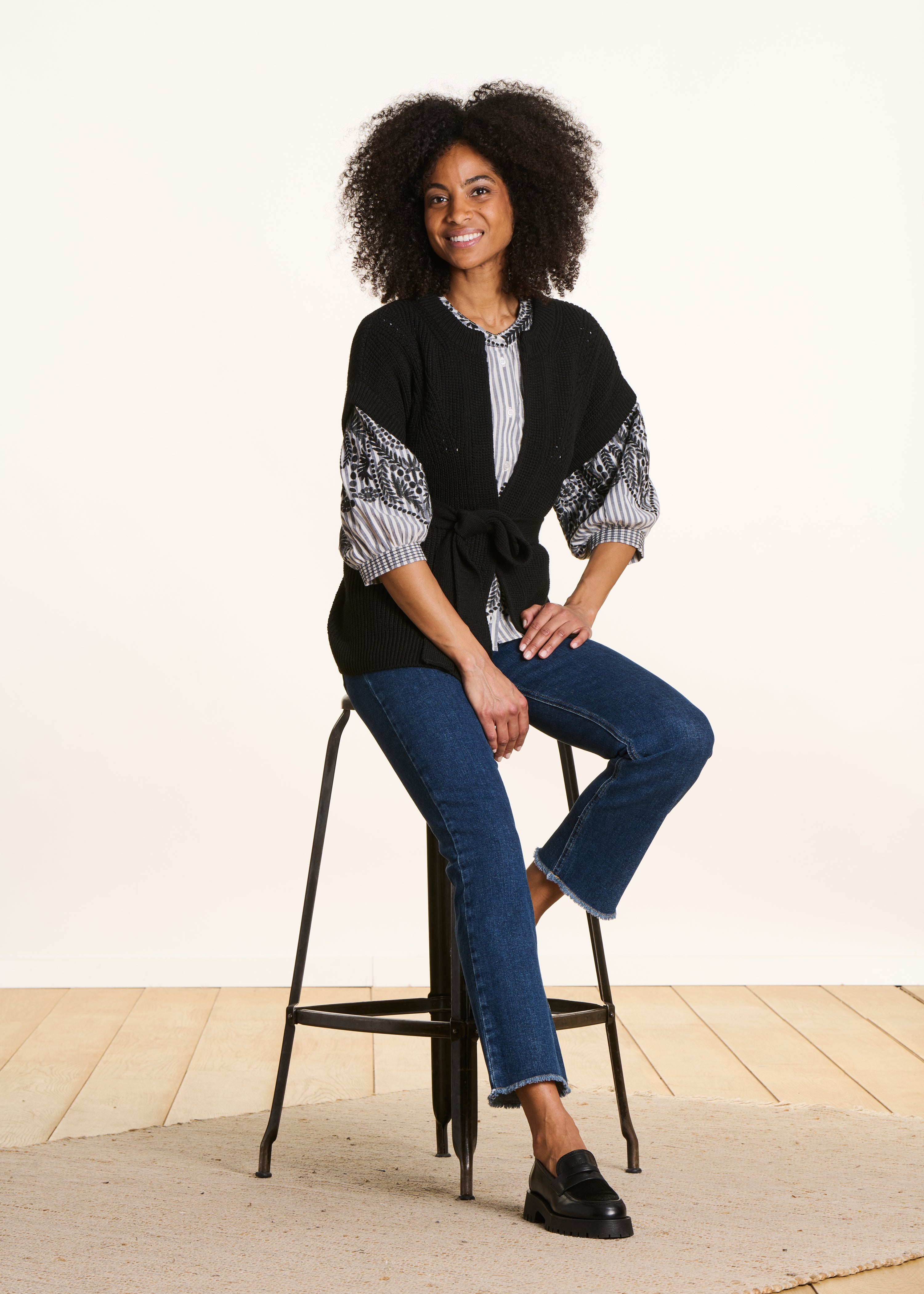la-f-e-marabout-e-ewen-gilet-schwarz-strickjacke-mit-g-rtel image 2