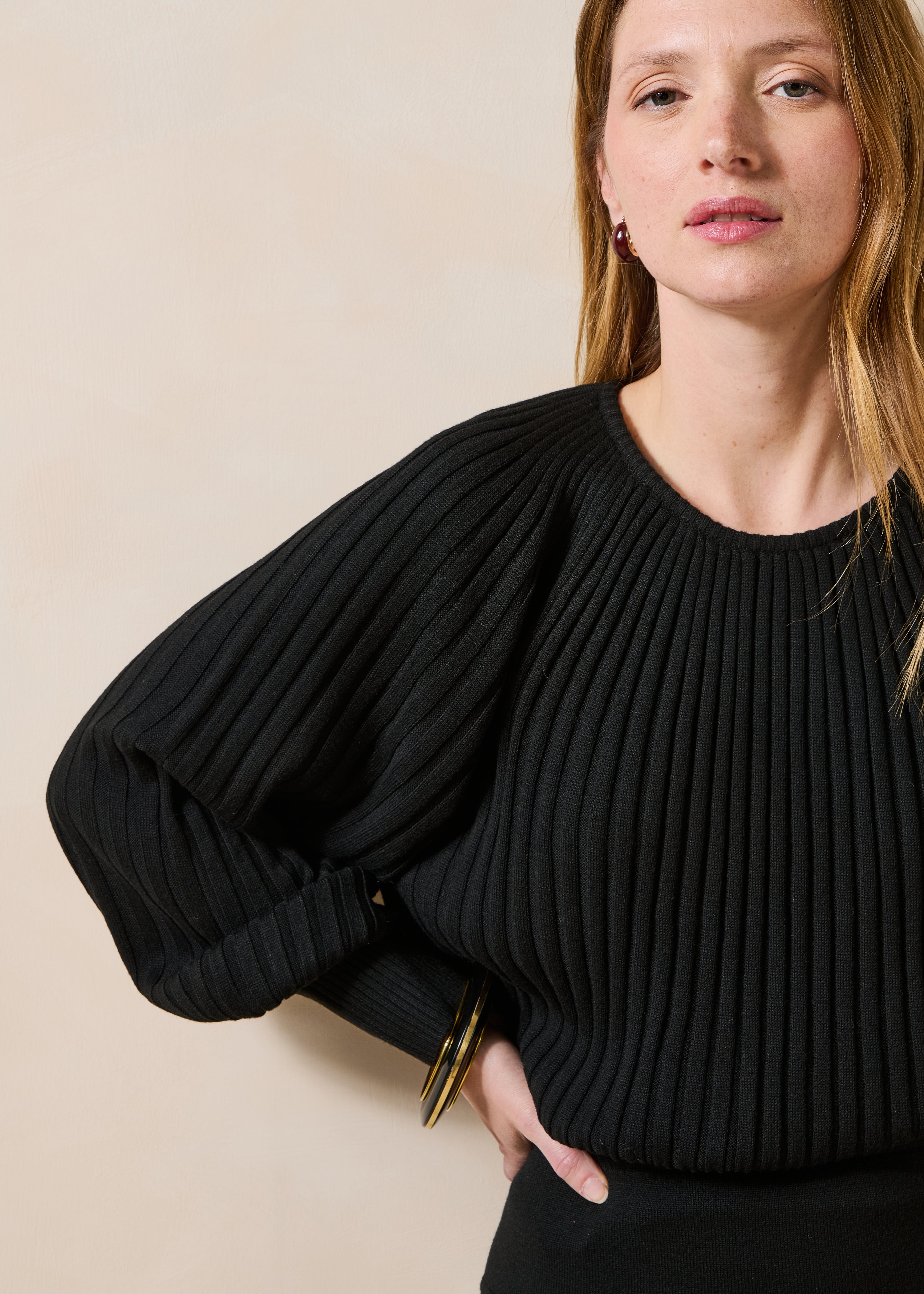 la-f-e-marabout-e-gela-pullover-schwarz-plissee-strick image 6