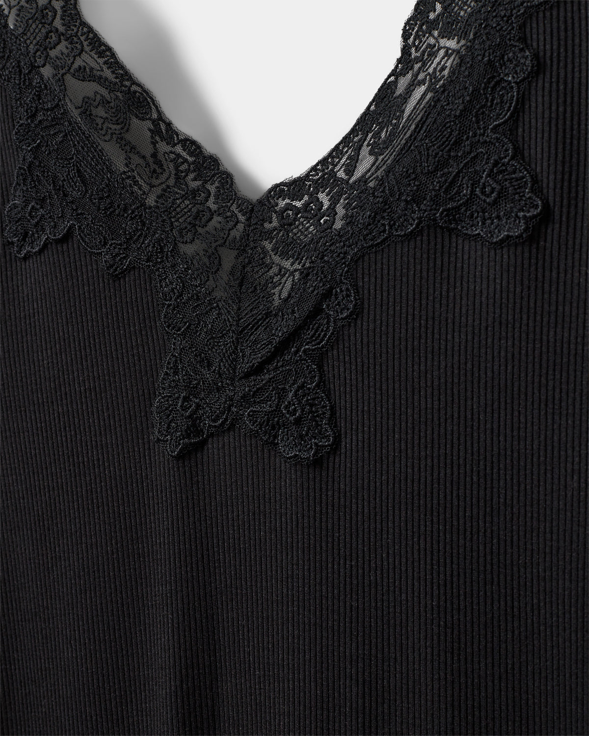 sofie-schnoor-women-danillasw-top-schwarz-spitze image 3