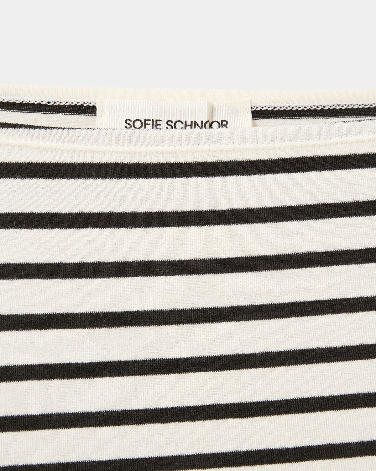 sofie-schnoor-cecesw-langarmshirt-wei-gestreift-bootsausschnitt image 7