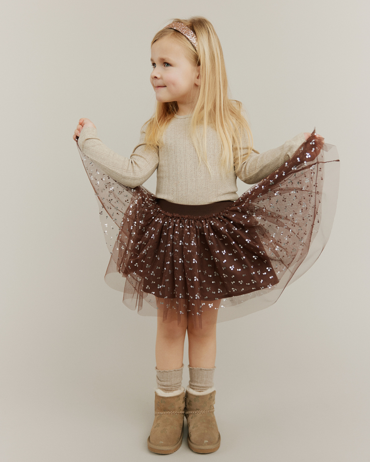 sofie-schnoor-kids-siggysk-meshrock-braun-kirschen image 2