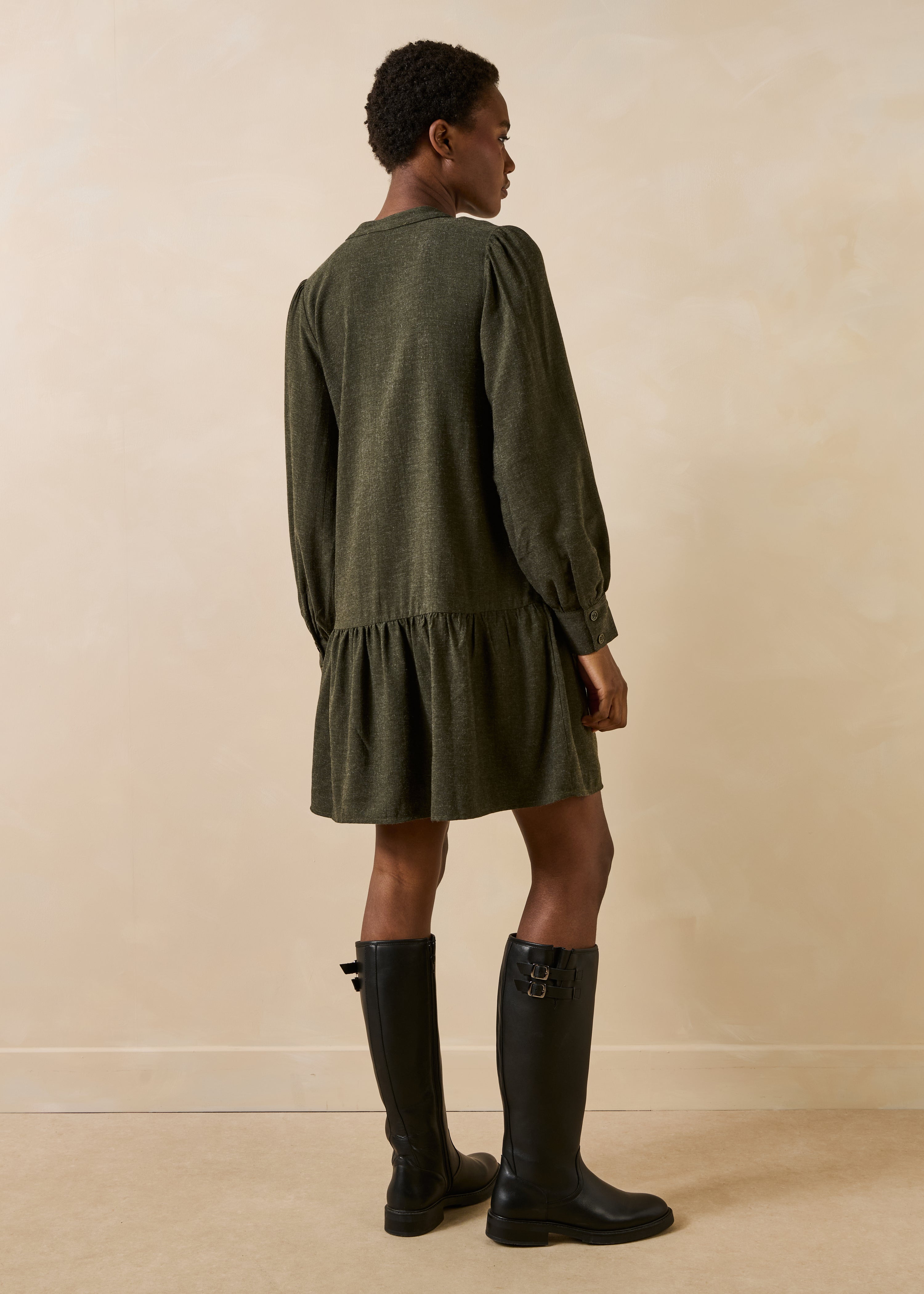 la-f-e-marabout-e-grama-kleid-kurz-khaki-viskose-tunika-kragen image 2