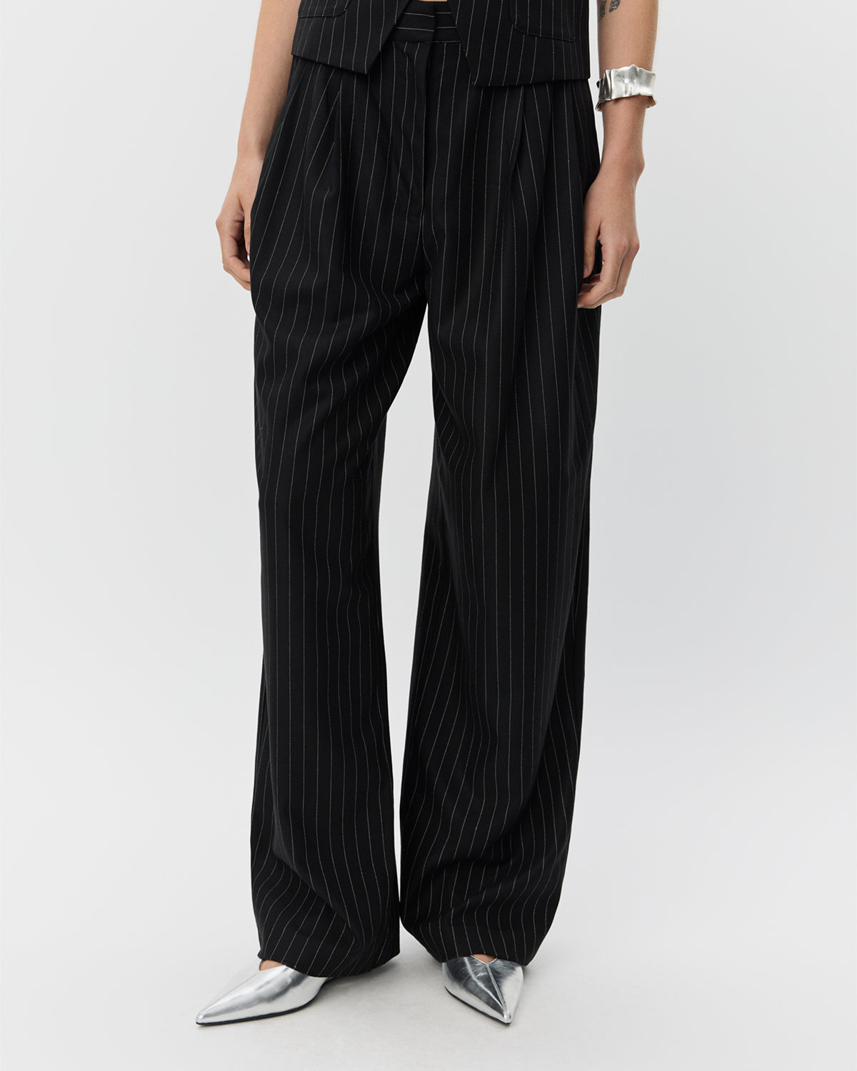 sofie-schnoor-women-carlottasw-hose-wei-schwarz-gestreift-nadelstreifen image 5