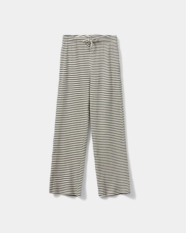 sofie-schnoor-young-abigalesy-hose-black-striped-bio image 1