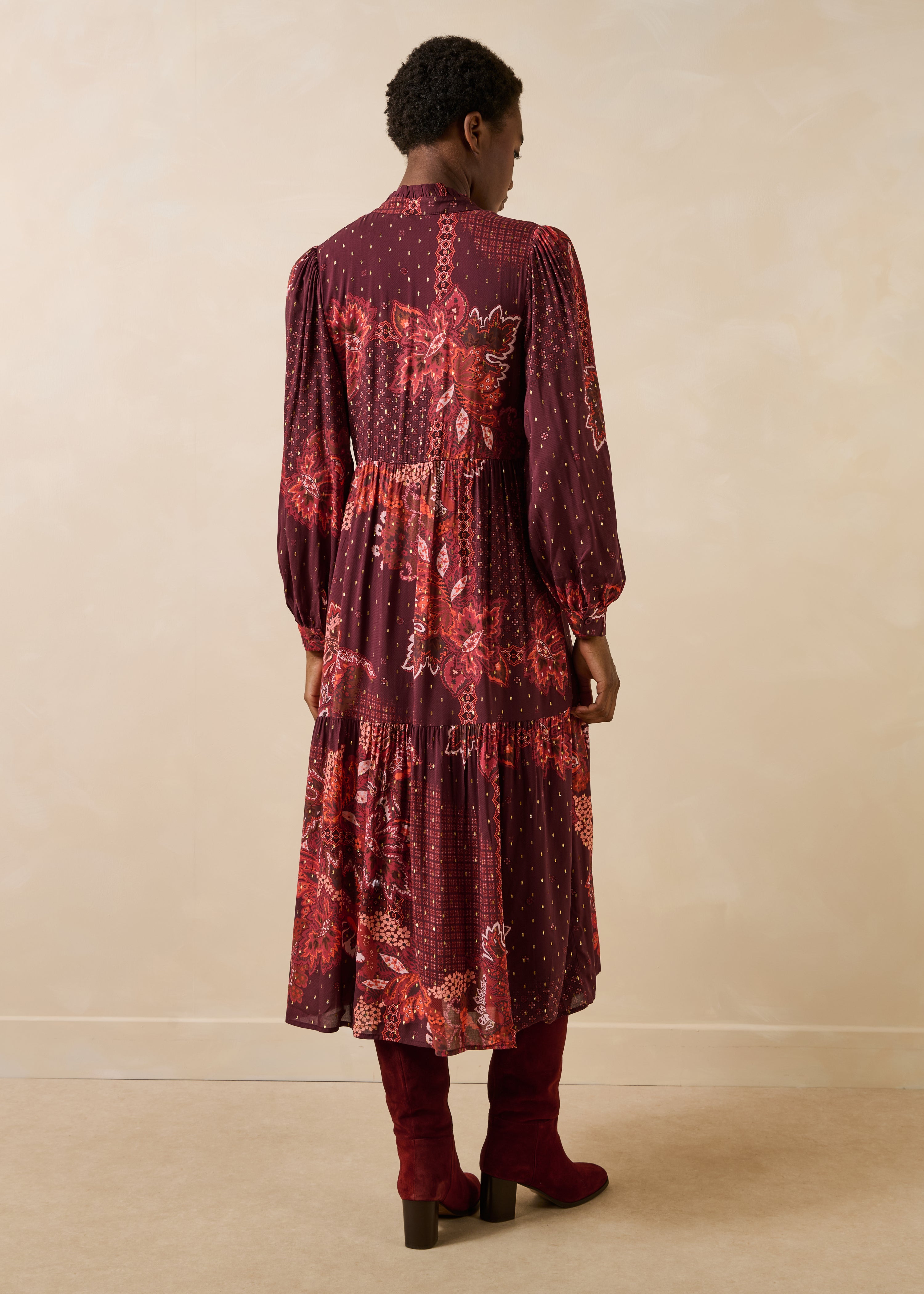 la-f-e-marabout-e-gauffra-maxikleid-rot-mit-gold-plumetis image 3
