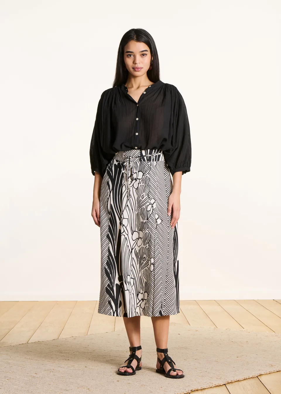 la-f-e-marabout-e-dalix-midirock-blumen-schwarz-wei image 1