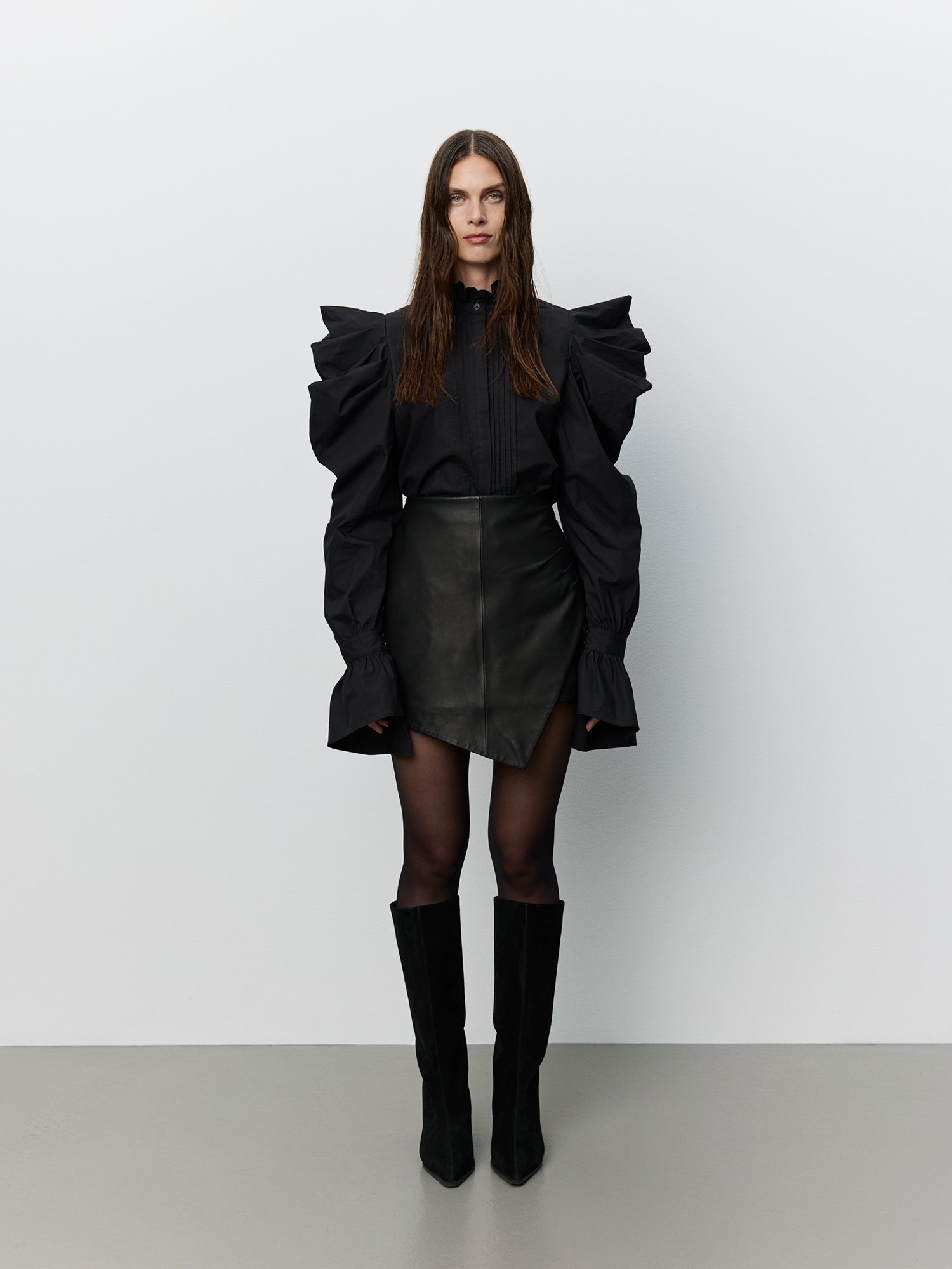 sofie-schnoor-icon-005-lonasw-lederrock-schwarz-asymmetrisch image 2