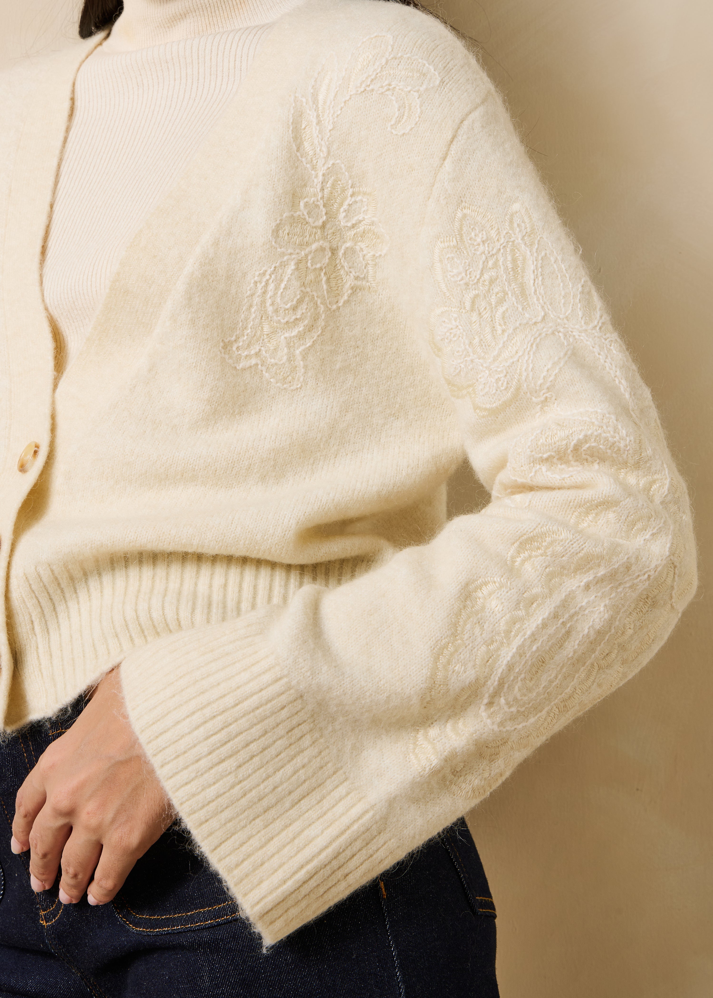 la-f-e-marabout-e-glass-strickjacke-ecru-stickerei image 5