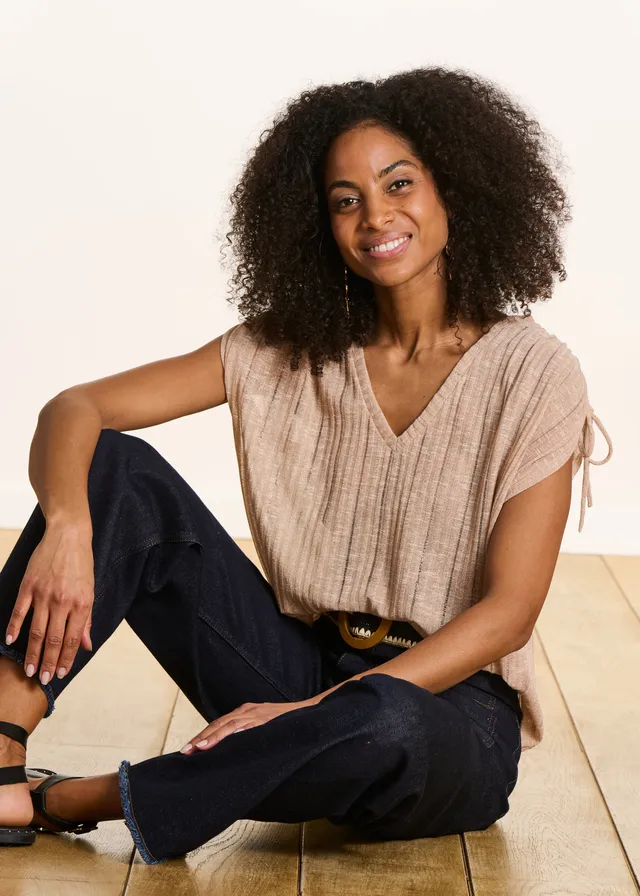 la-f-e-marabout-e-t-shirt-beige-iris-v-ausschnitt-weit image 1