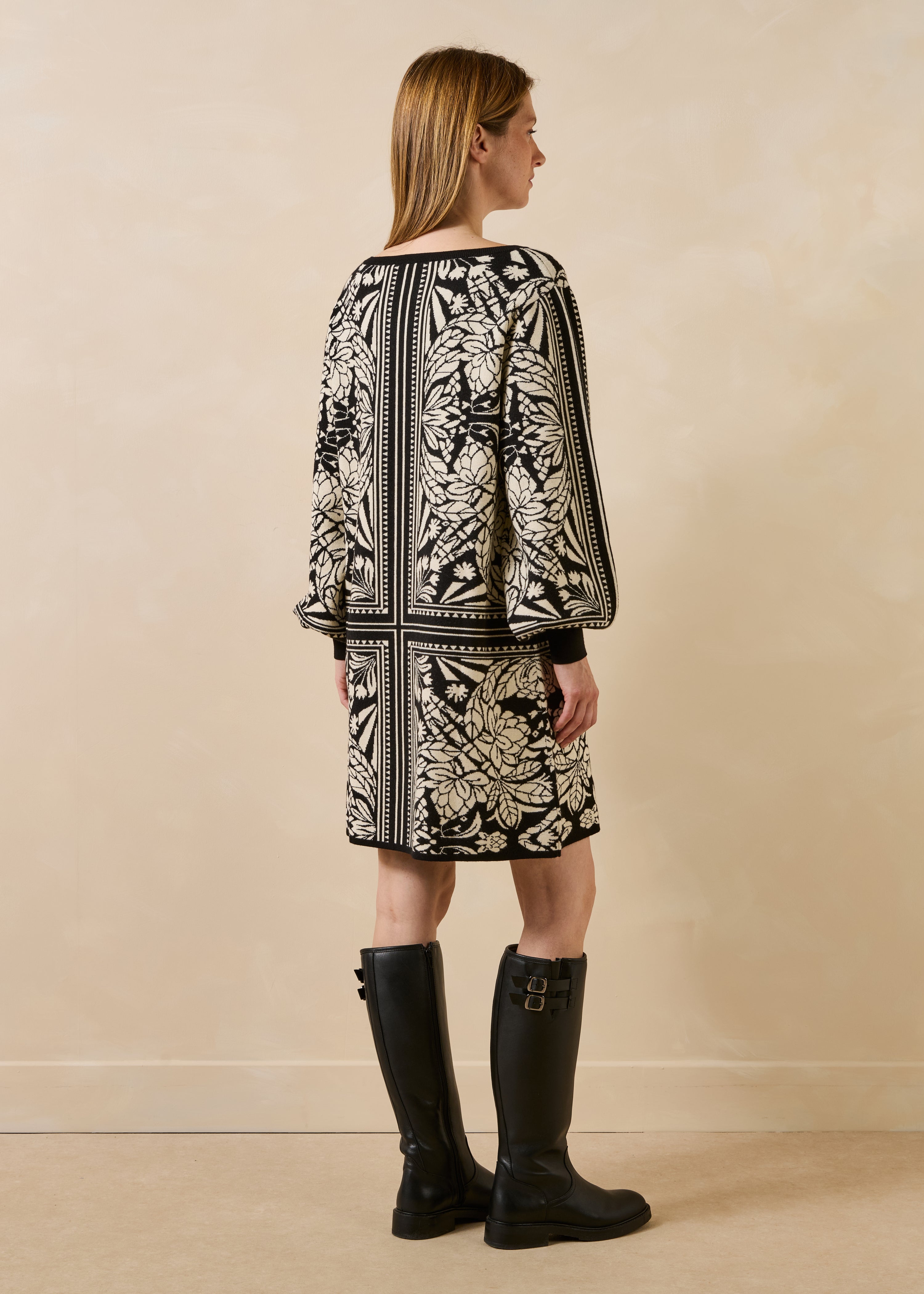 la-f-e-marabout-e-gaga-kleid-schwarz-wei-kurz-jacquard image 3