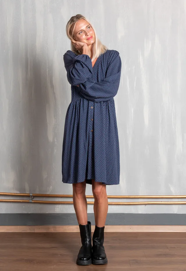 moshiki-dress-i-101-g8-kleid-blue-jacquard-v-ausschnitt image 1