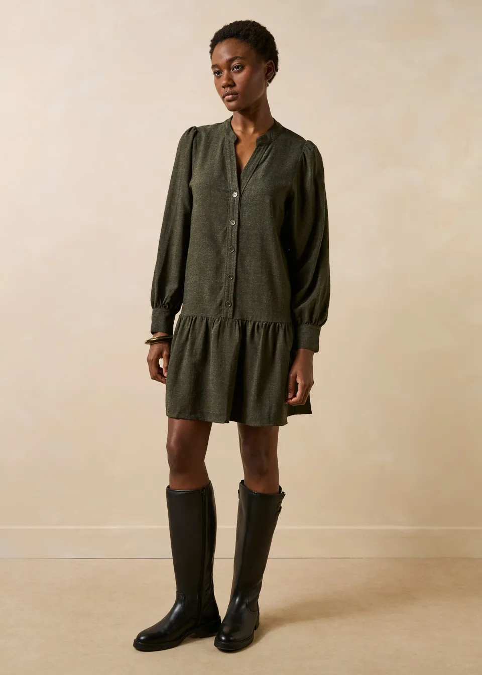 la-f-e-marabout-e-grama-kleid-kurz-khaki-viskose-tunika-kragen image 1