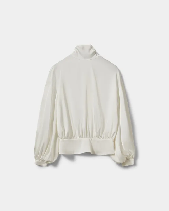 sofie-schnoor-ambersw-satin-bluse-off-white-ballon-rmel image 1