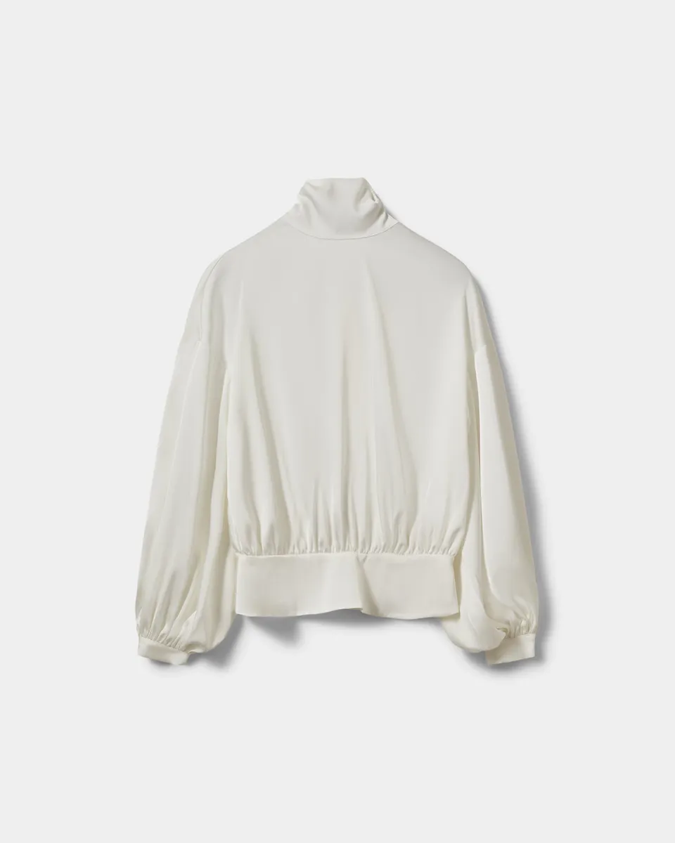 sofie-schnoor-ambersw-satin-bluse-off-white-ballon-rmel image 1