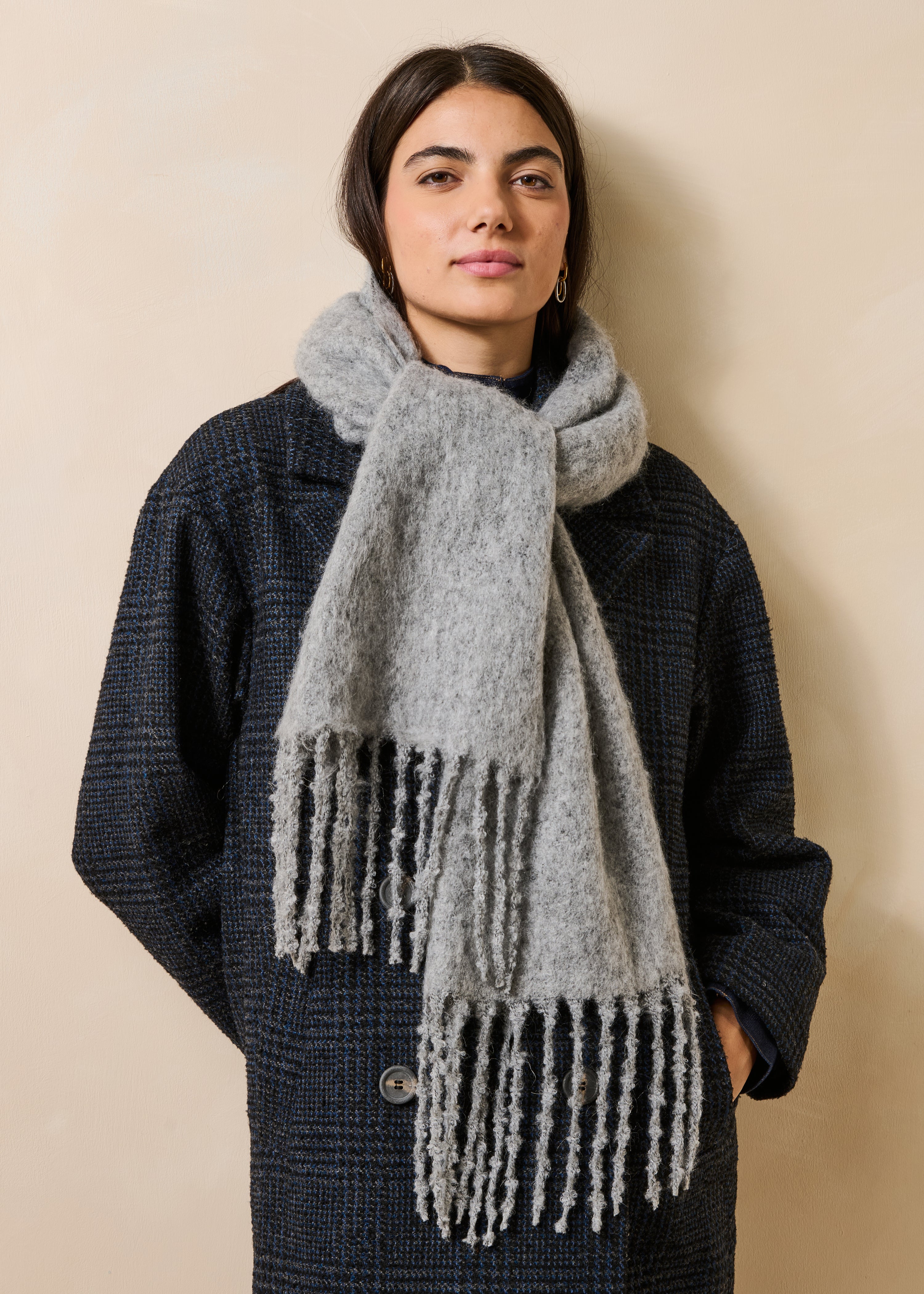 la-f-e-marabout-e-schal-glarina-mohair-grau-fransen image 1