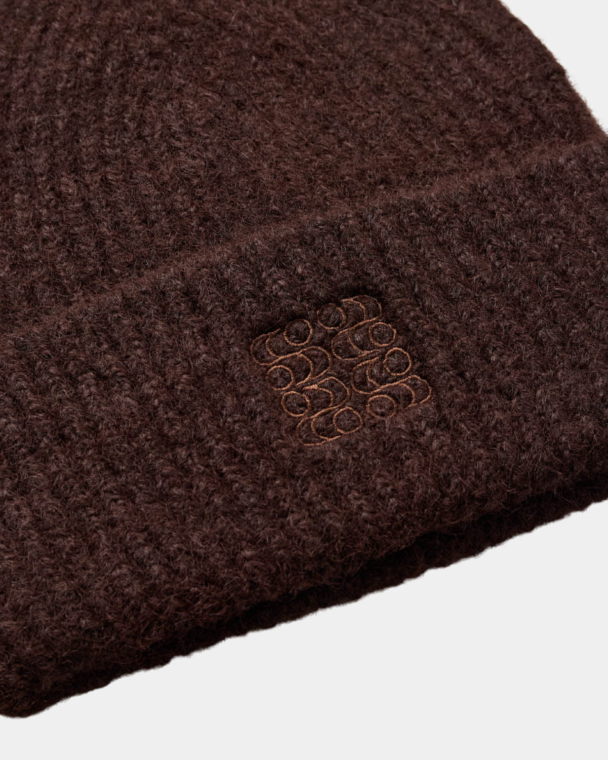 sofie-schnoor-young-gabinesy-beanie-dunkelbraun-logo image 3