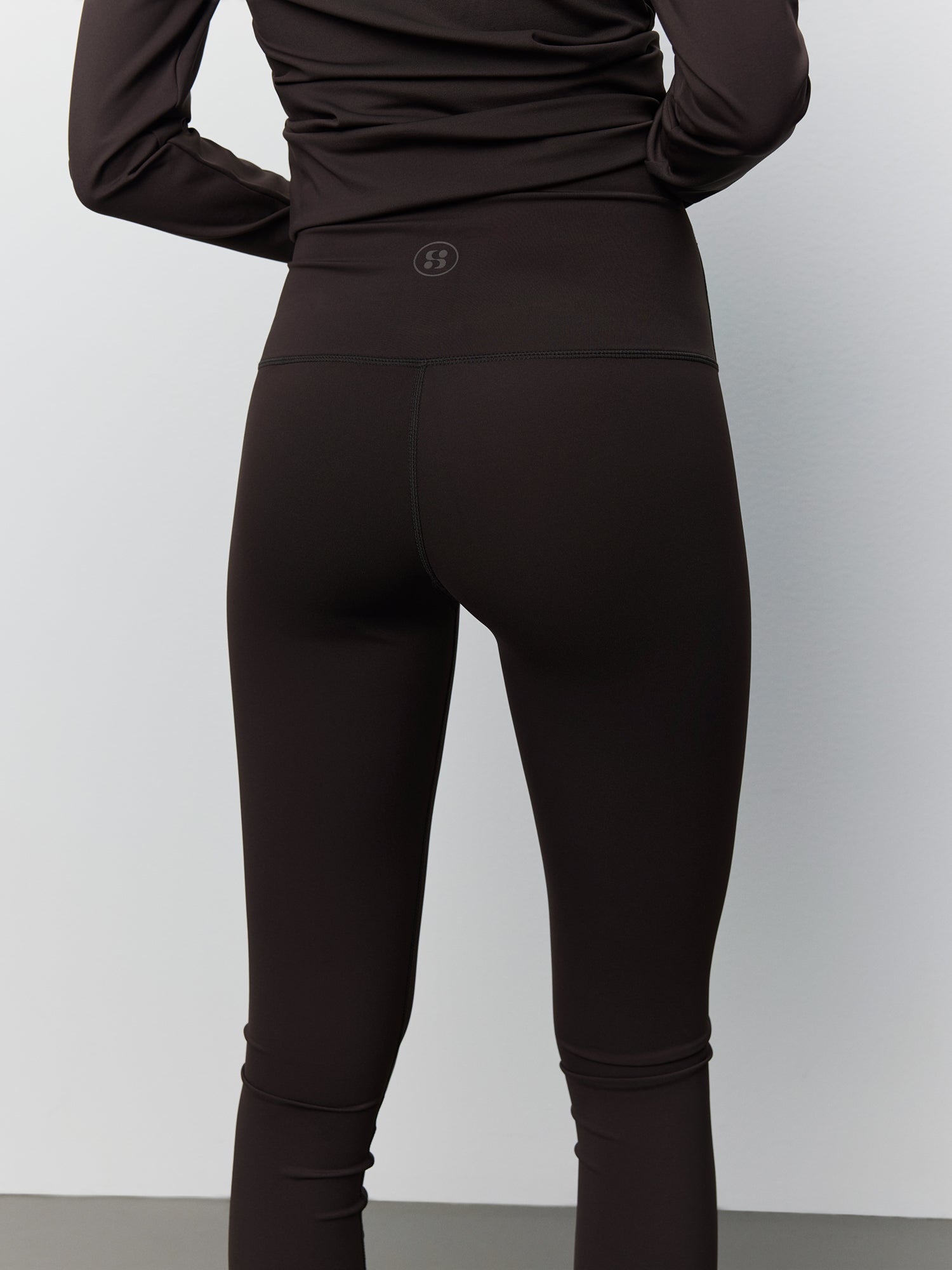 sofie-schnoor-sport-adelaspo-leggings-dunkelbraun-nylon-stretch image 7