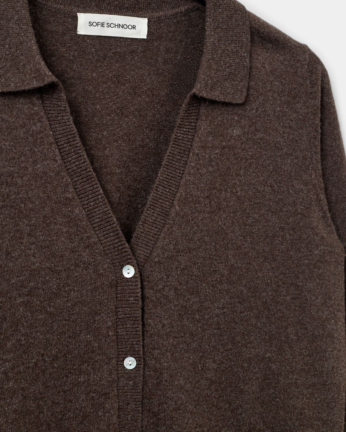 sofie-schnoor-women-skylar-cardigan-brown-fudge-wolle image 7