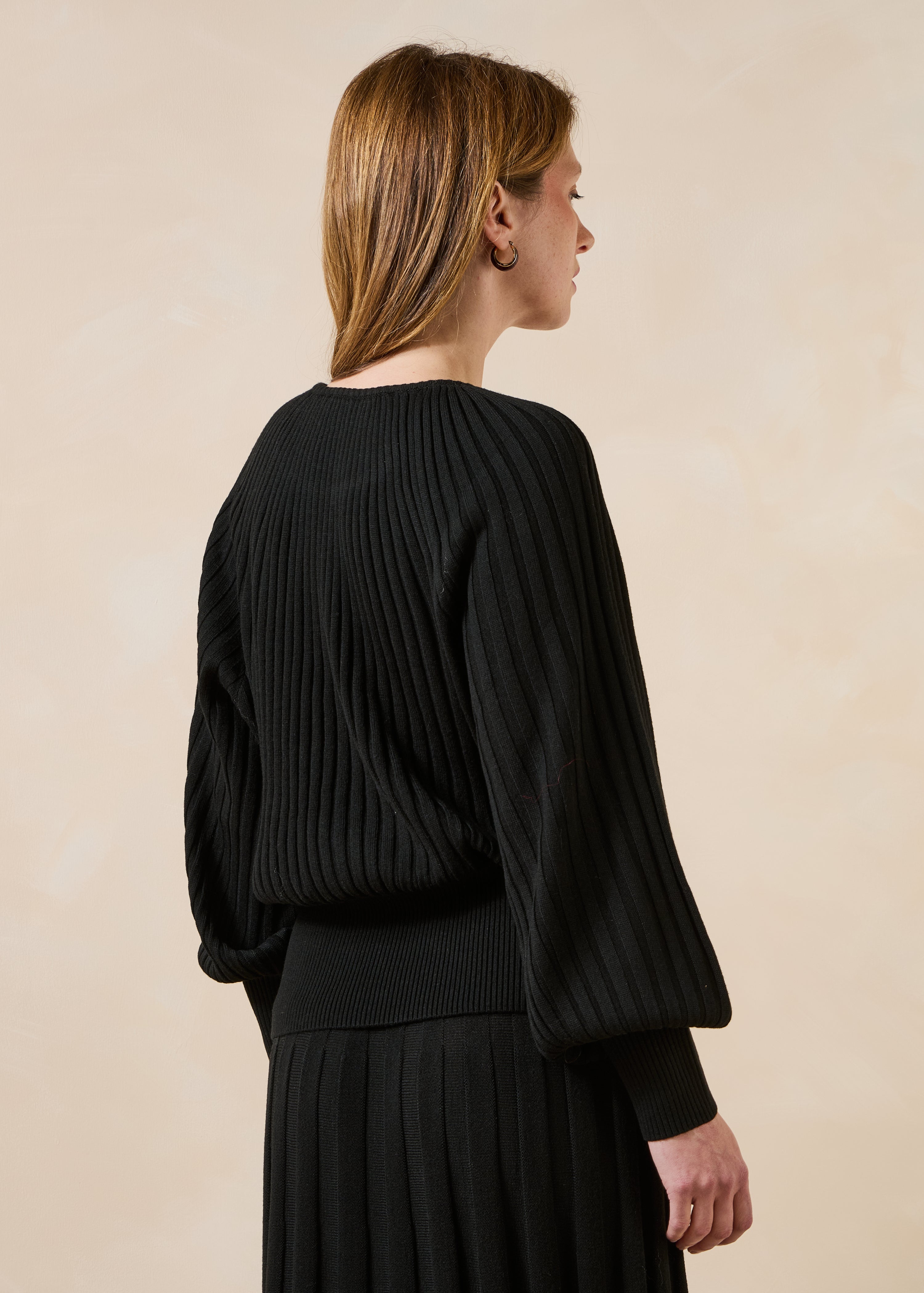la-f-e-marabout-e-gela-pullover-schwarz-plissee-strick image 4