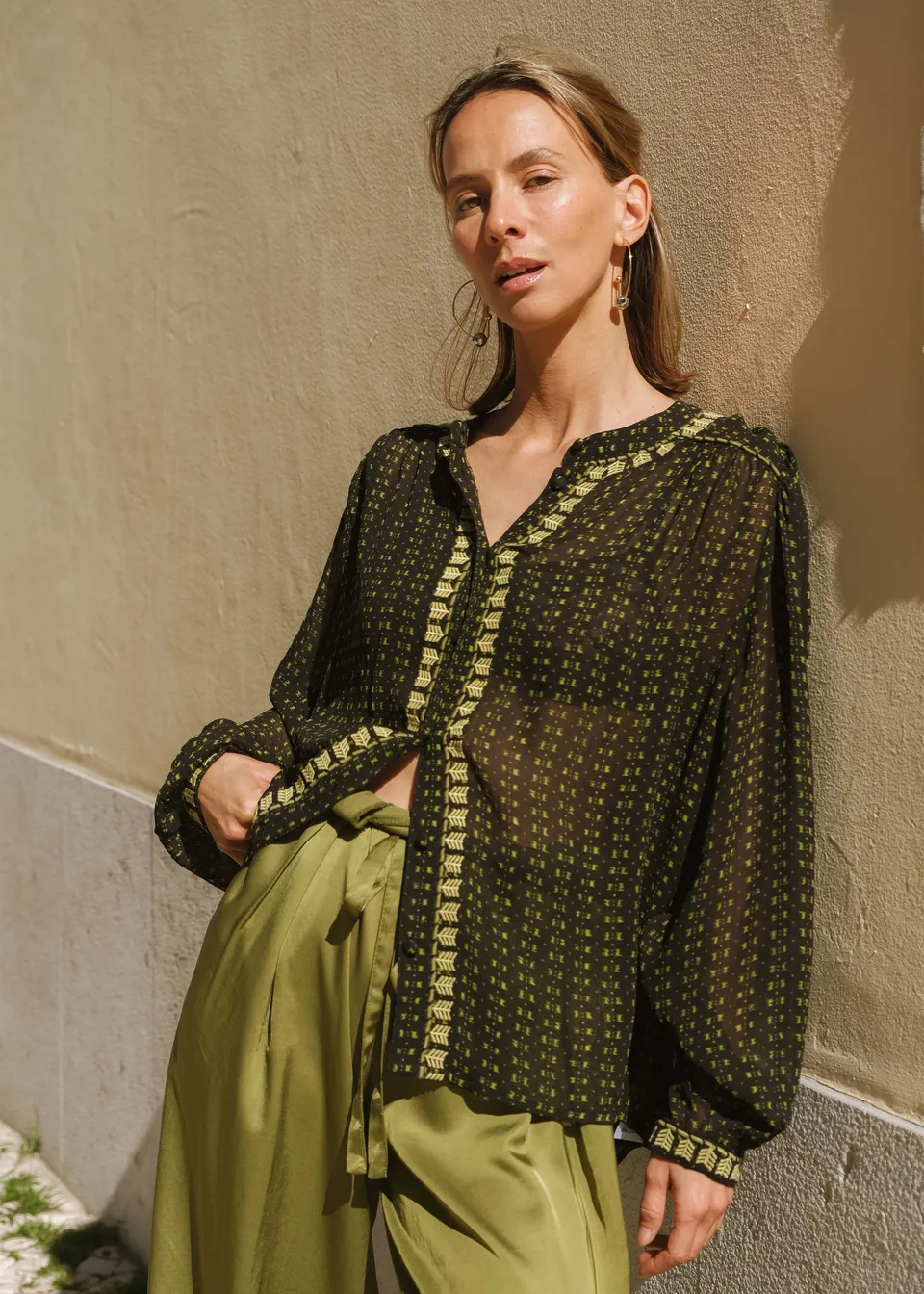 la-f-e-marabout-e-fowina-bluse-damen-schwarz-stickerei image 1