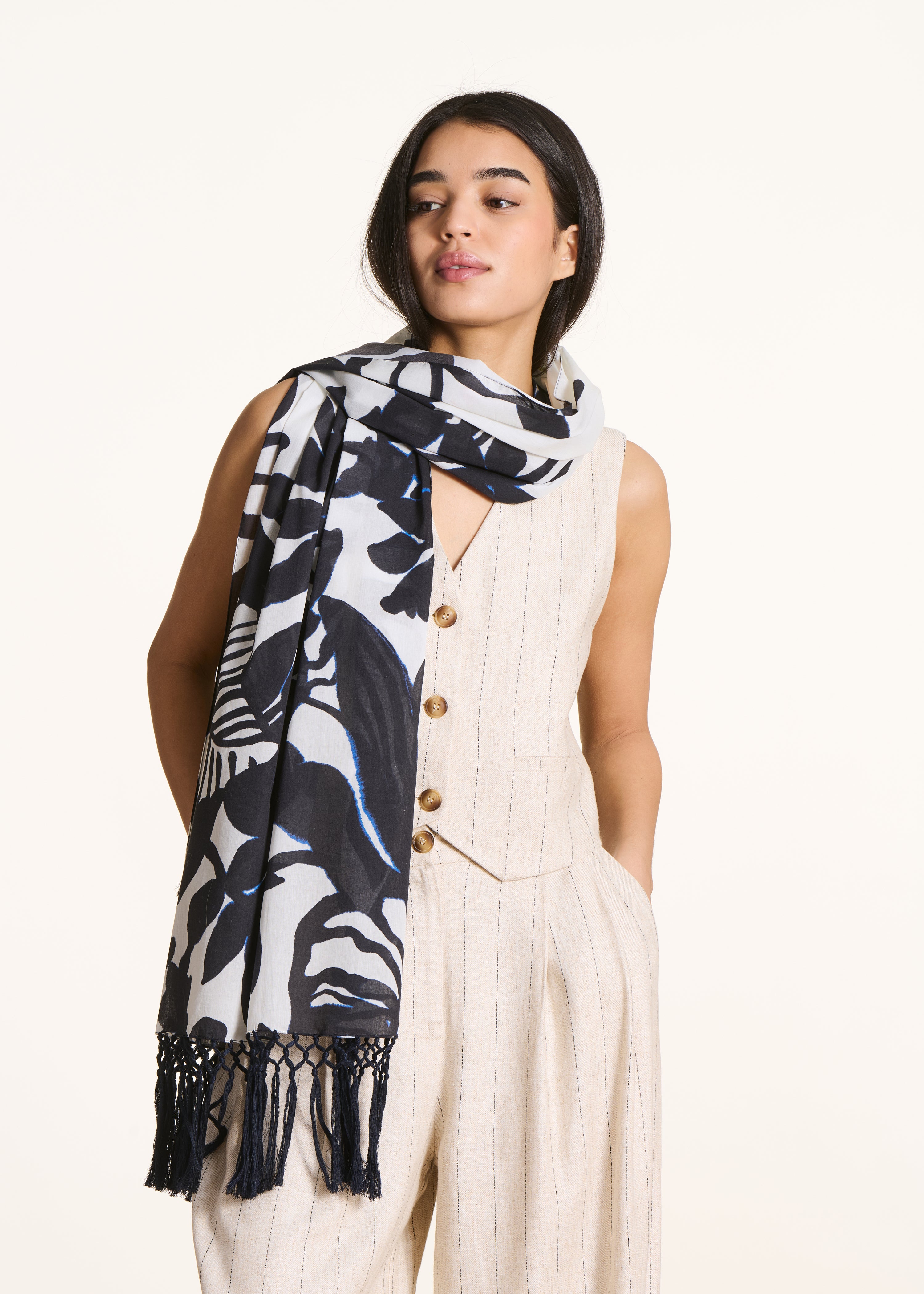 la-f-e-marabout-e-foulard-tuch-ecru-schwarz-floral-baumwolle image 1