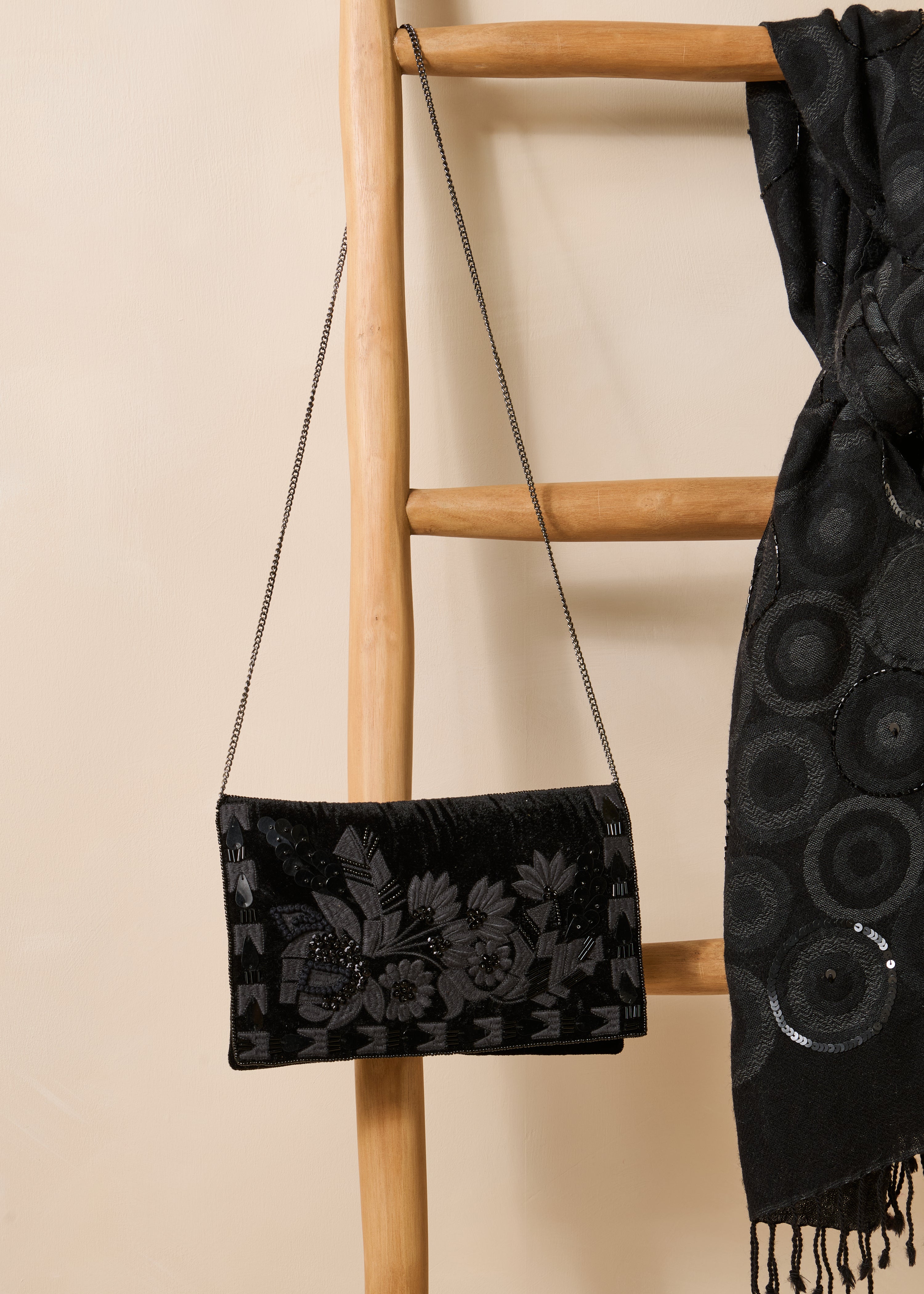la-f-e-marabout-e-germina-clutch-schwarz-samt image 2