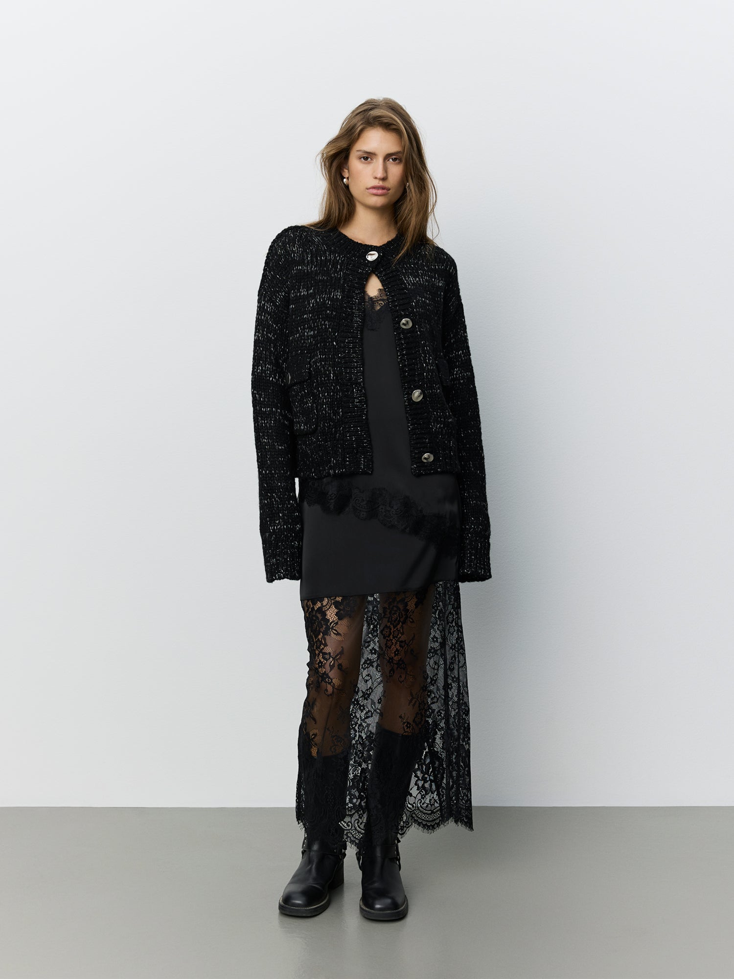 sofie-schnoor-women-pilasw-cardigan-schwarz-glitzer-wolle image 2