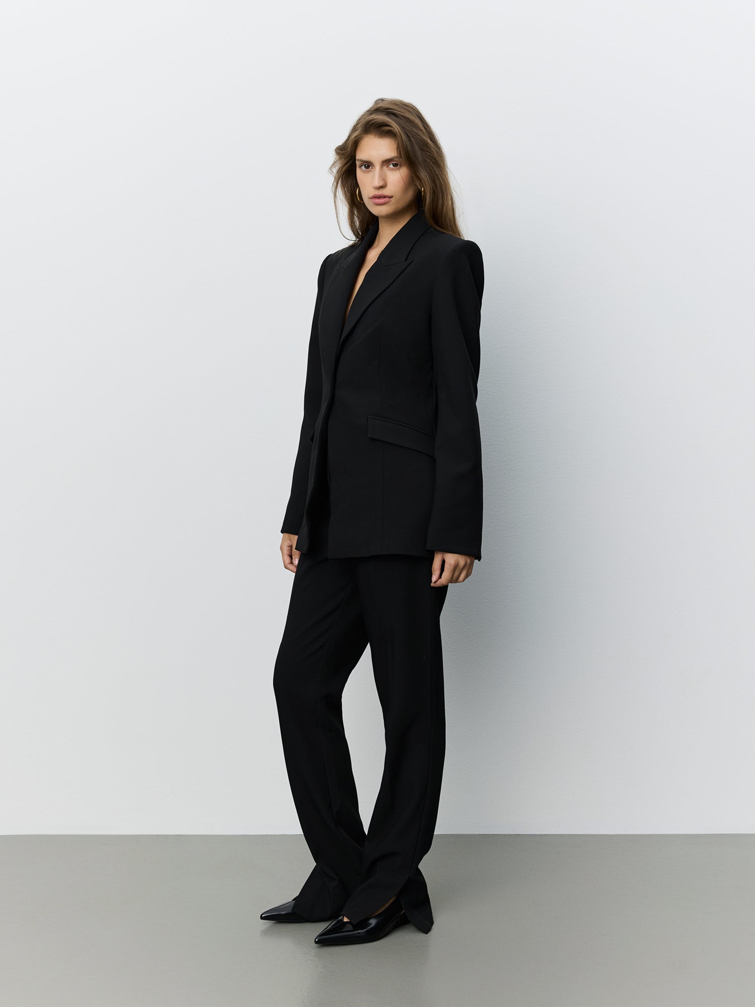 sofie-schnoor-women-liorasw-blazer-schwarz-tailliert-fitted image 3