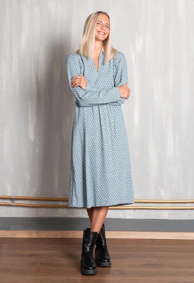 moshiki-dress-g4-jacquard-kleid-bio-baumwolle-v-ausschnitt image 1