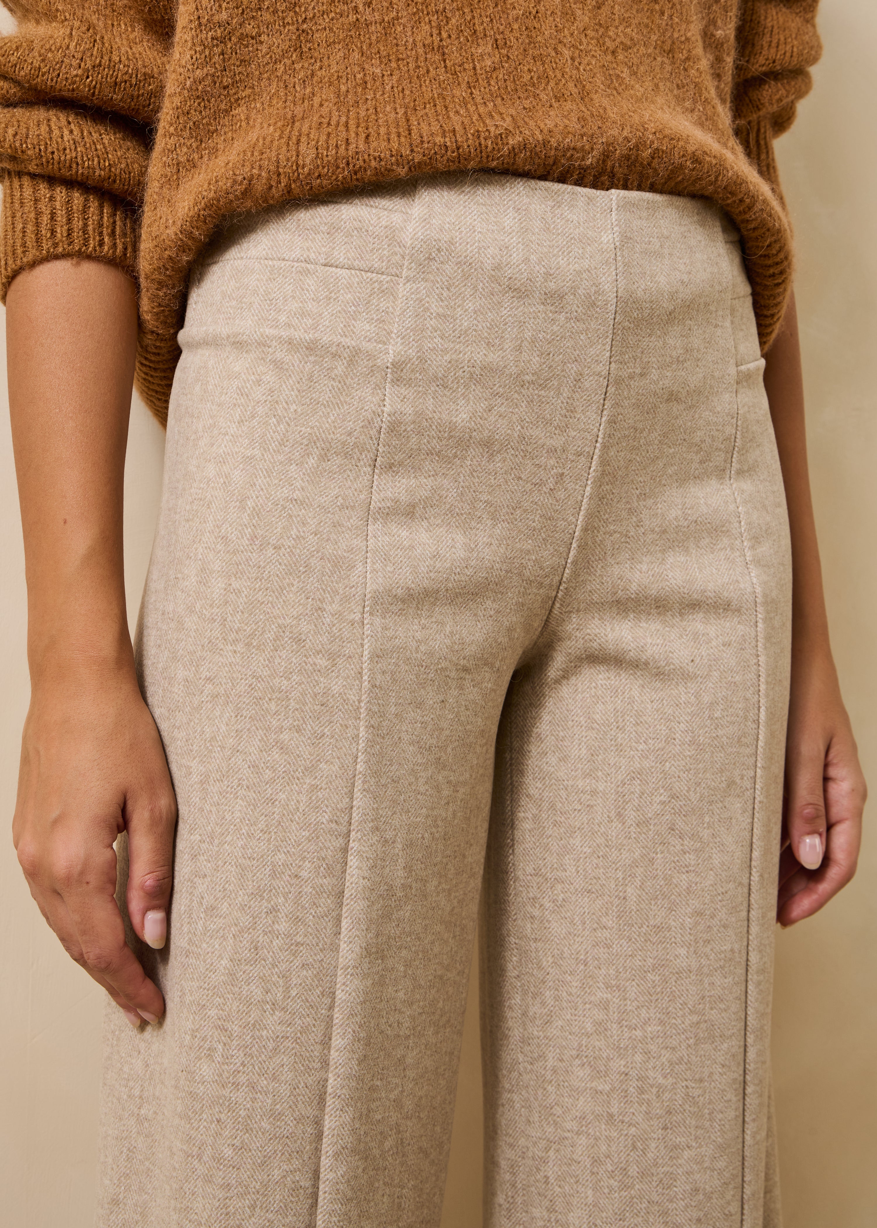 la-f-e-marabout-e-emiora-hose-ecru-cropped-chevron-weites-bein image 5