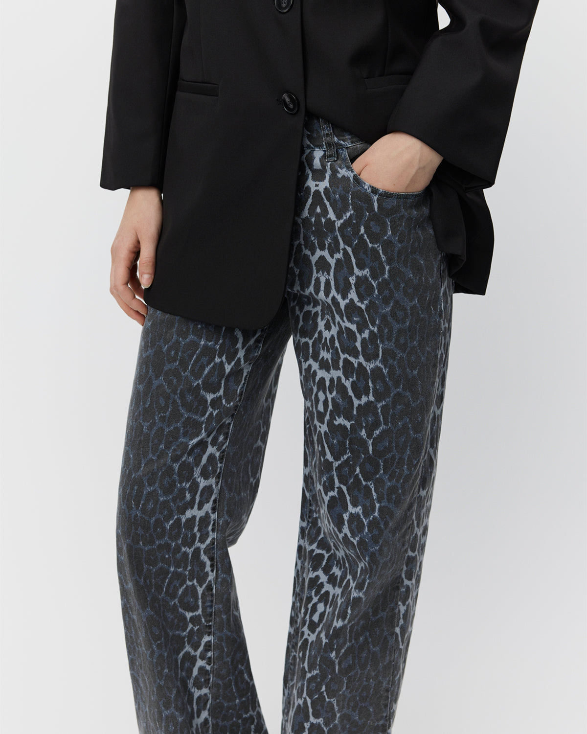 sofie-schnoor-siennasw-leopard-hose-blue-stretch image 6