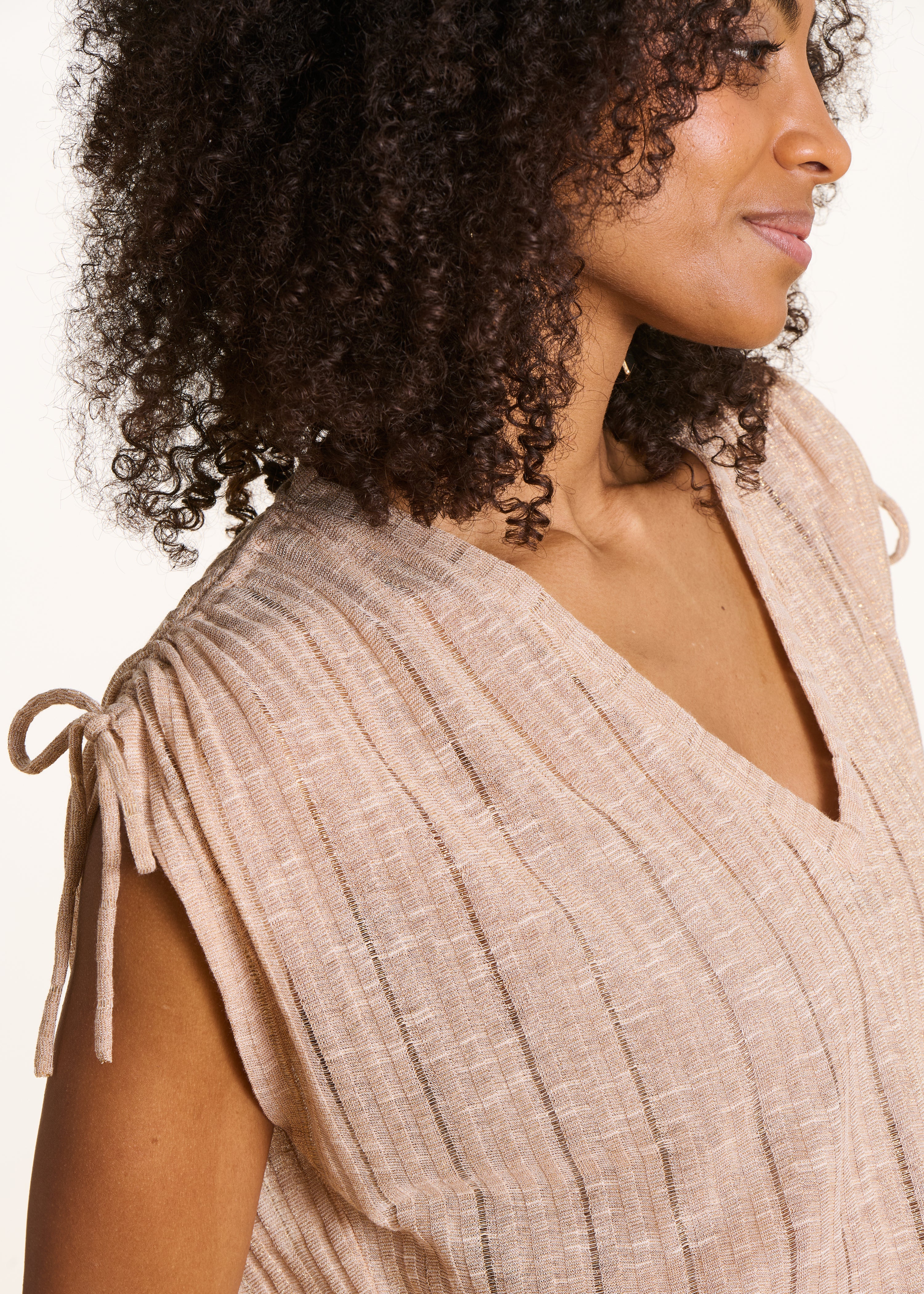 la-f-e-marabout-e-t-shirt-beige-iris-v-ausschnitt-weit image 5
