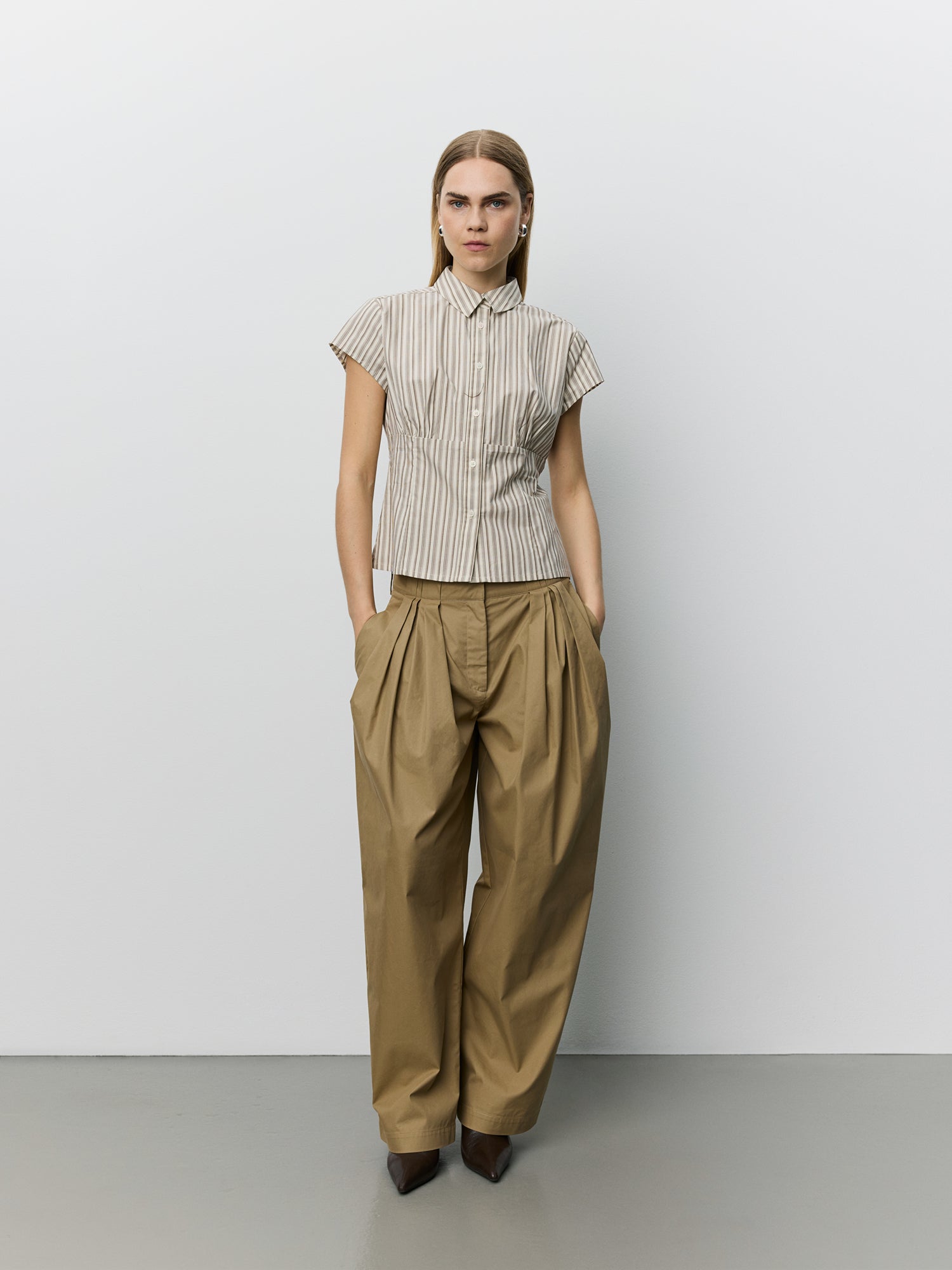 sofie-schnoor-women-lilyansw-shirt-bluse-hellbraun-baumwolle image 2