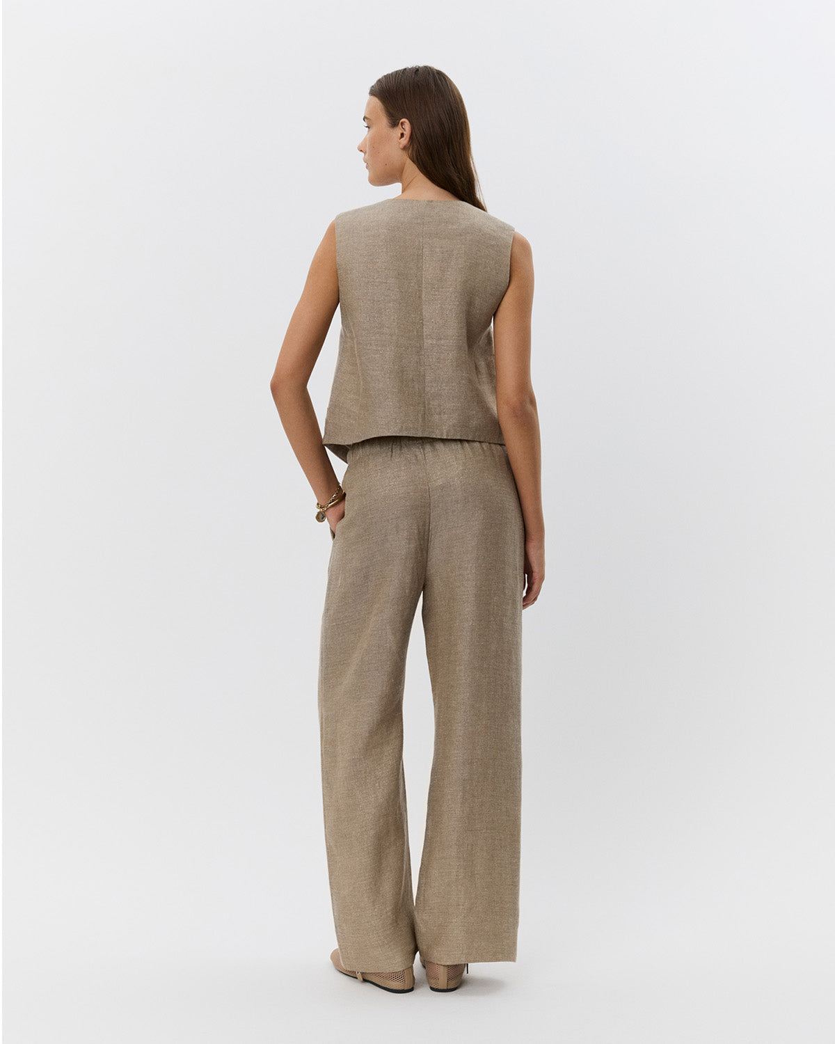 sofie-schnoor-women-ida-weste-s252436-hellbraun-leinen image 5