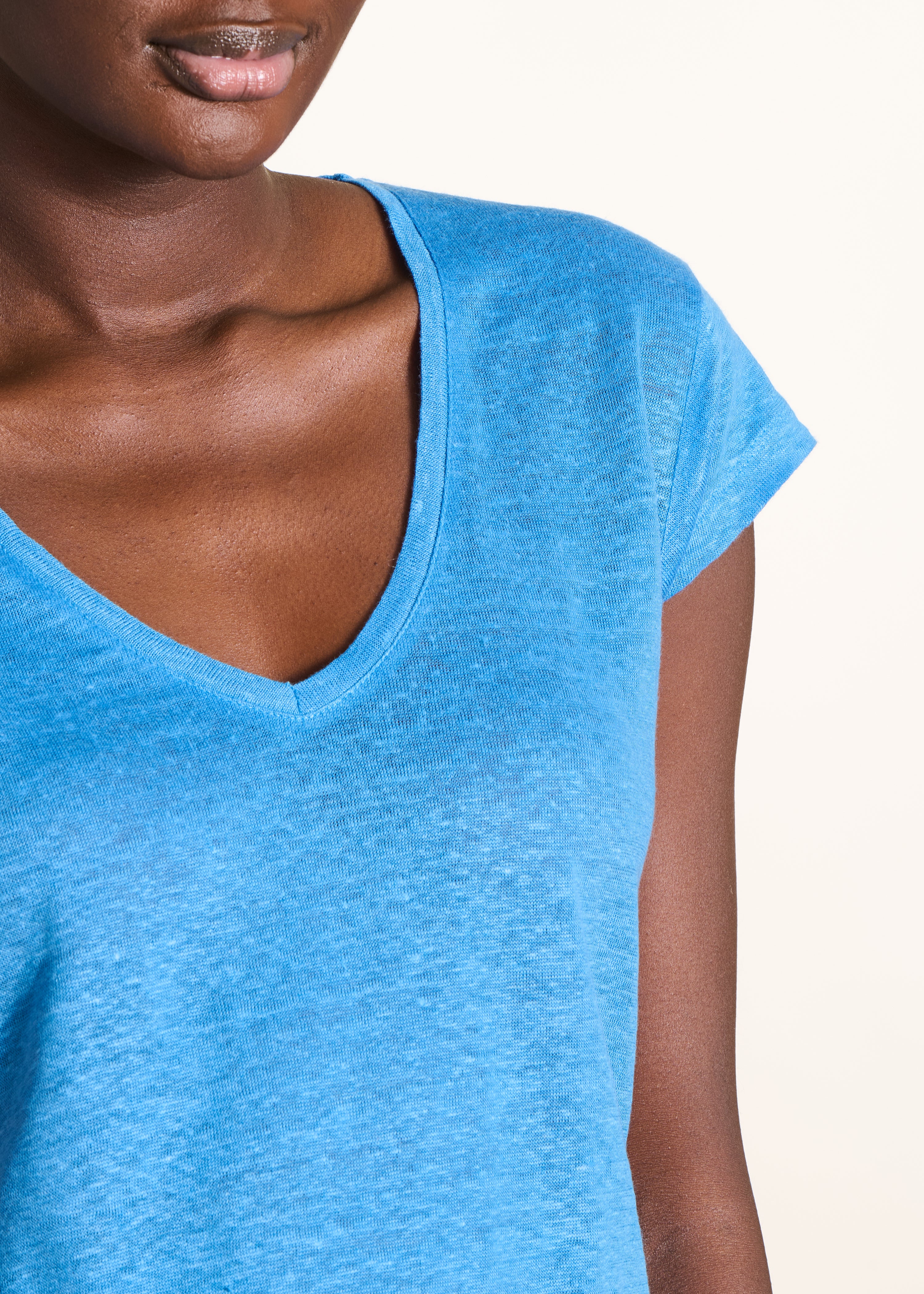 la-f-e-marabout-e-davia-t-shirt-blau-leinen-v-ausschnitt image 5