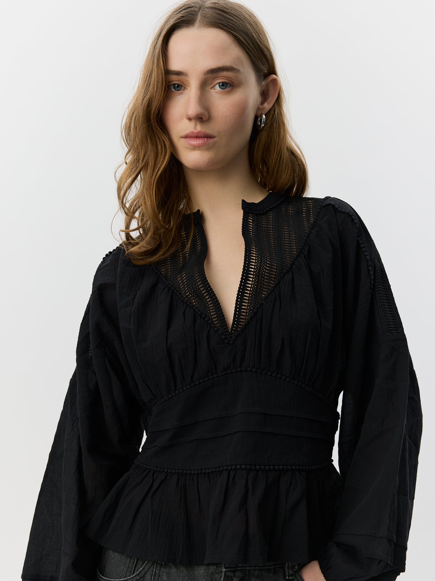 sofie-schnoor-women-lousw-bluse-schwarz-spitze image 5