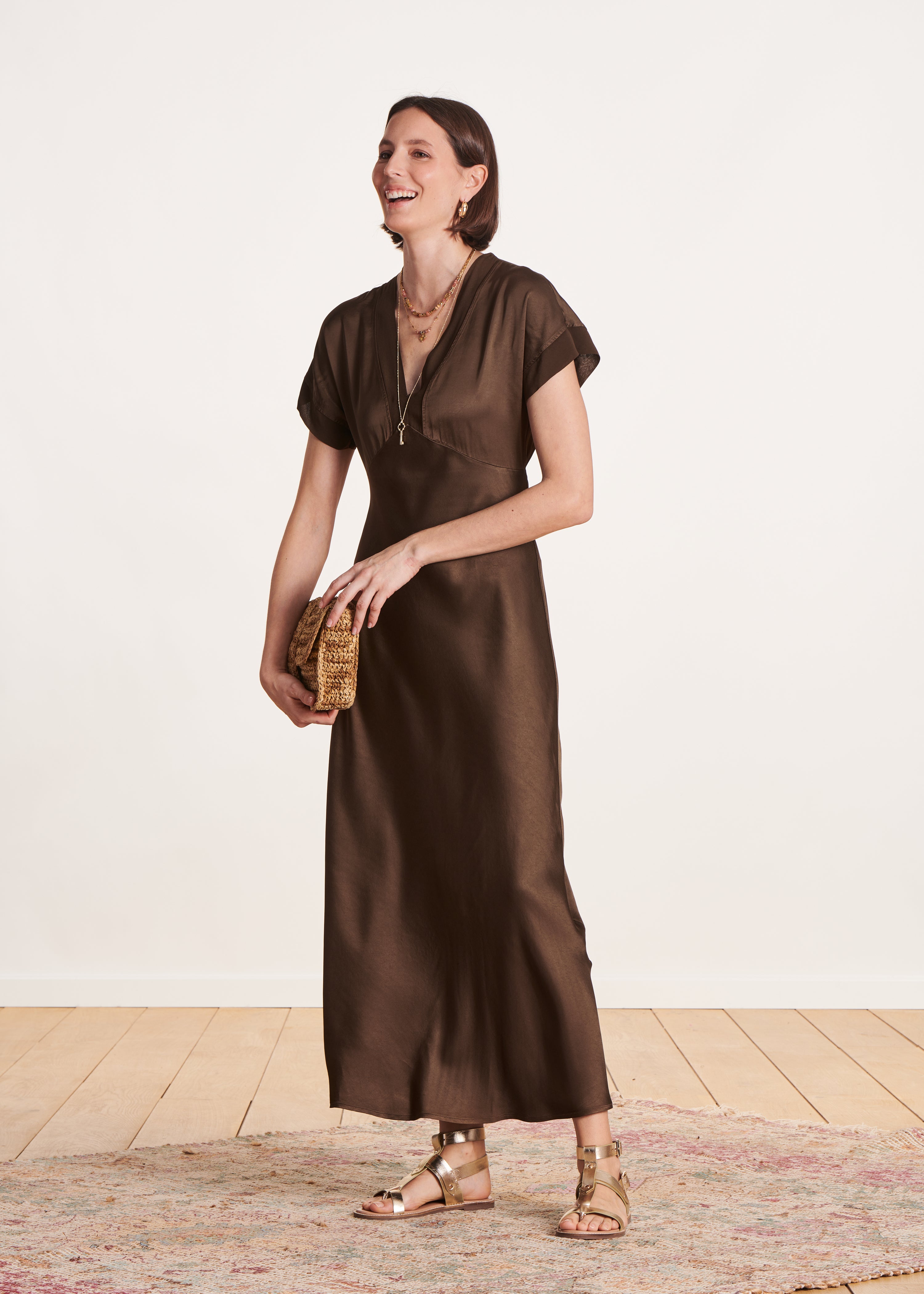 la-f-e-marabout-e-dalicia-maxikleid-satin-braun-v-ausschnitt image 2